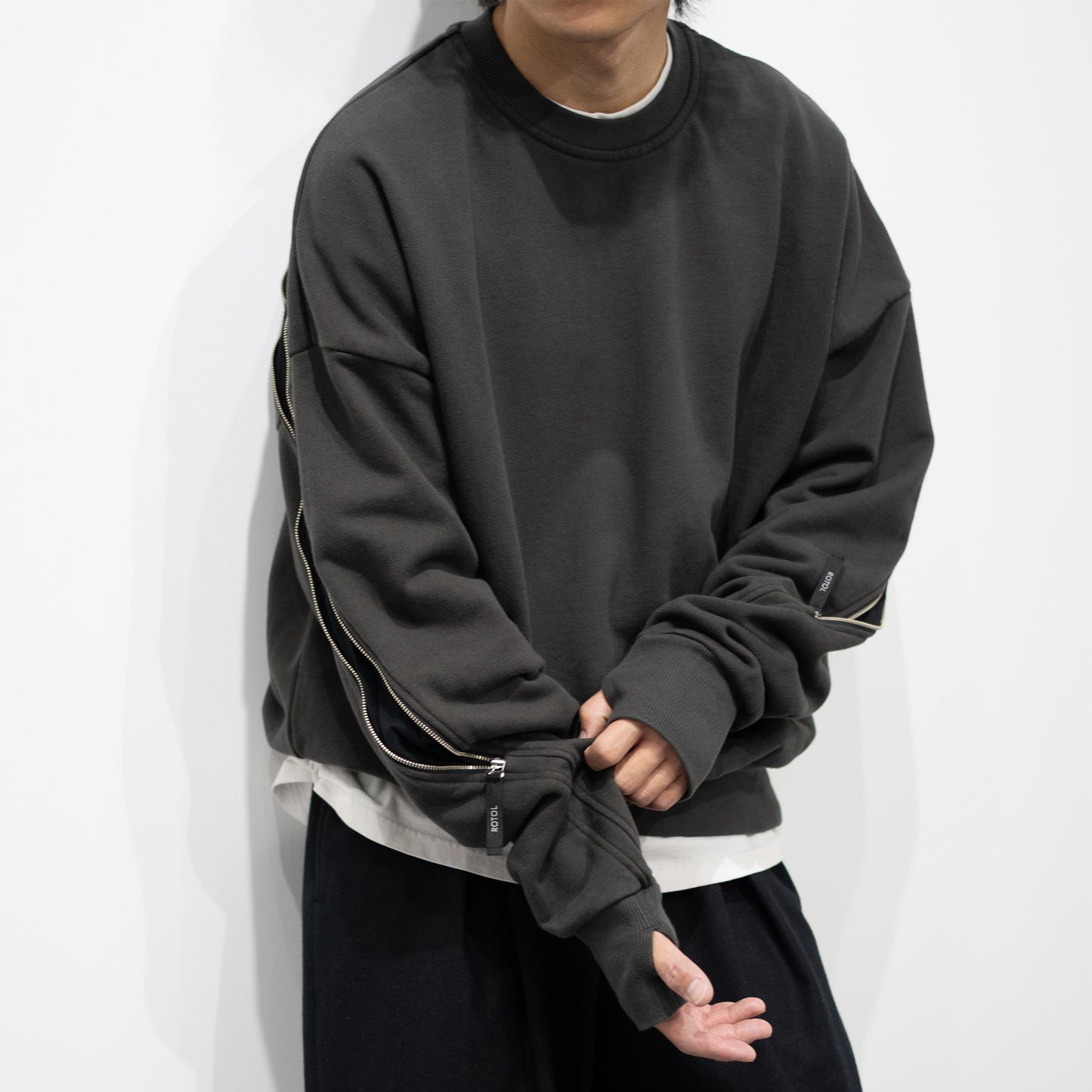 ROTOL/ TRANSFORM CREW NECK SWEAT "BLACK"