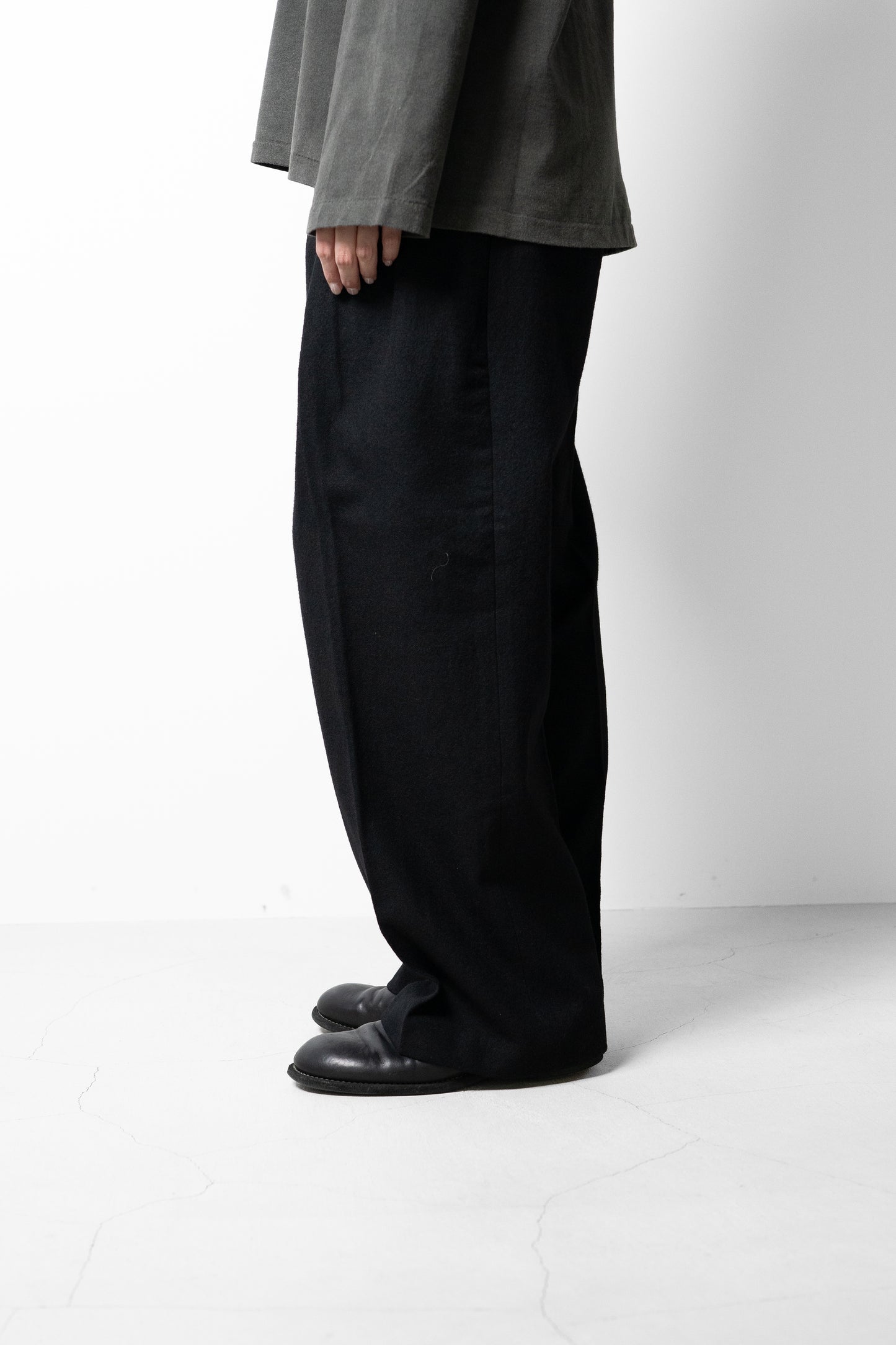 ANCELLM / WOOL SLACKS "BLACK"