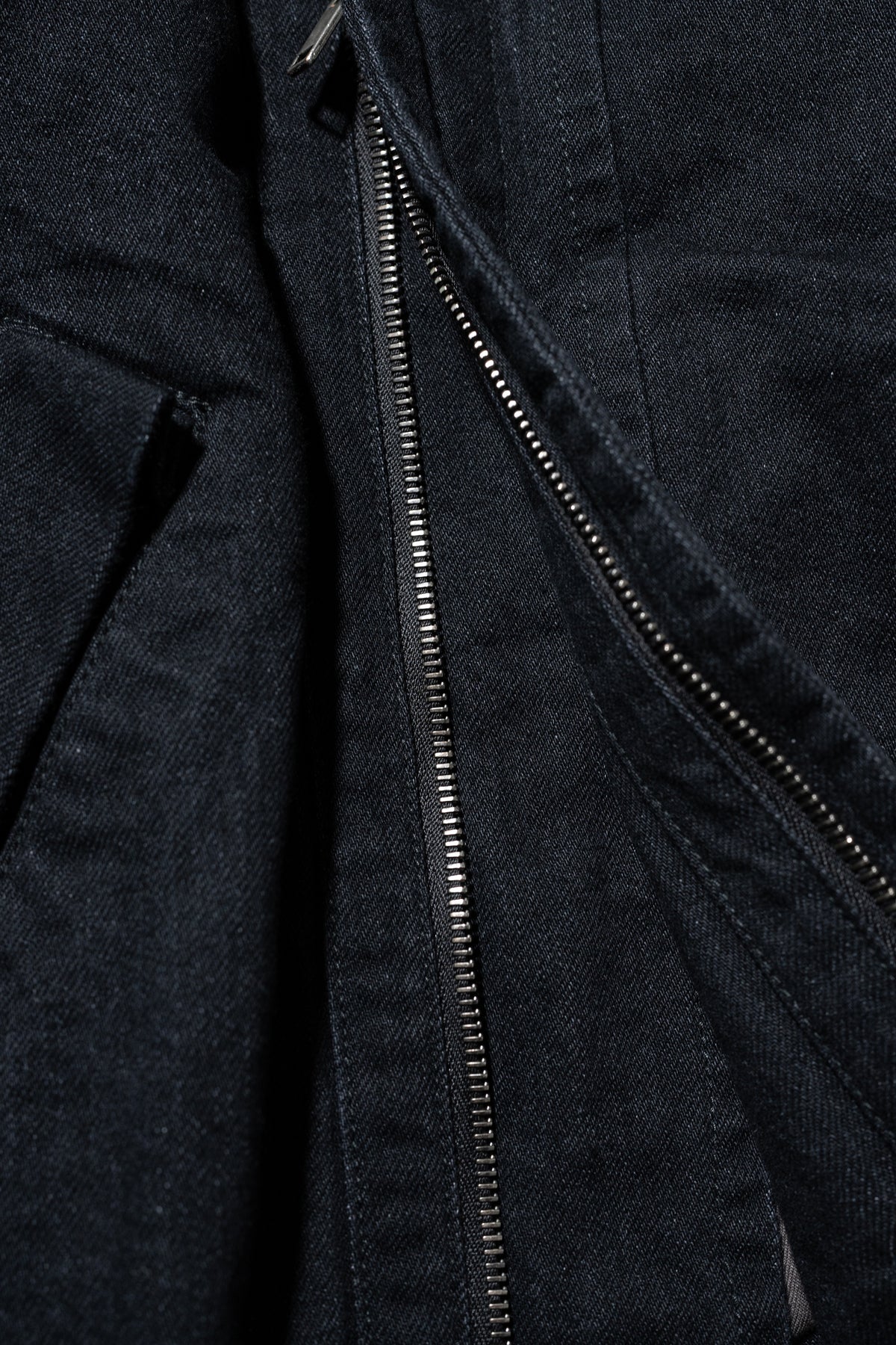 VUJA DÉ / Luca Bondage Jacket in Organic Cotton "Black"