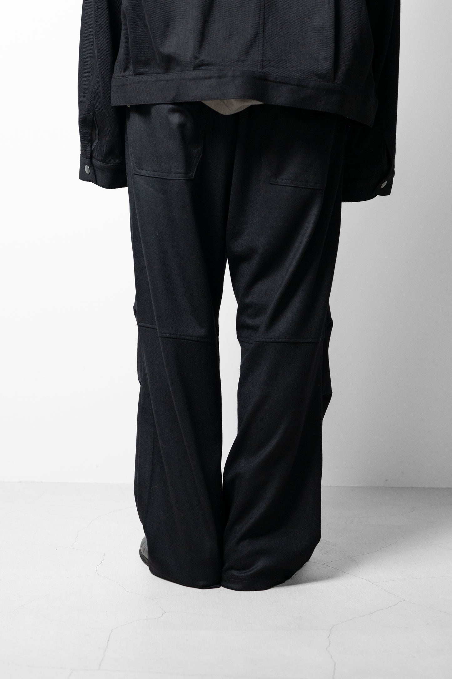 ANCELLM / WOOL CUT KNEE TUCK SLACKS "BLACK"