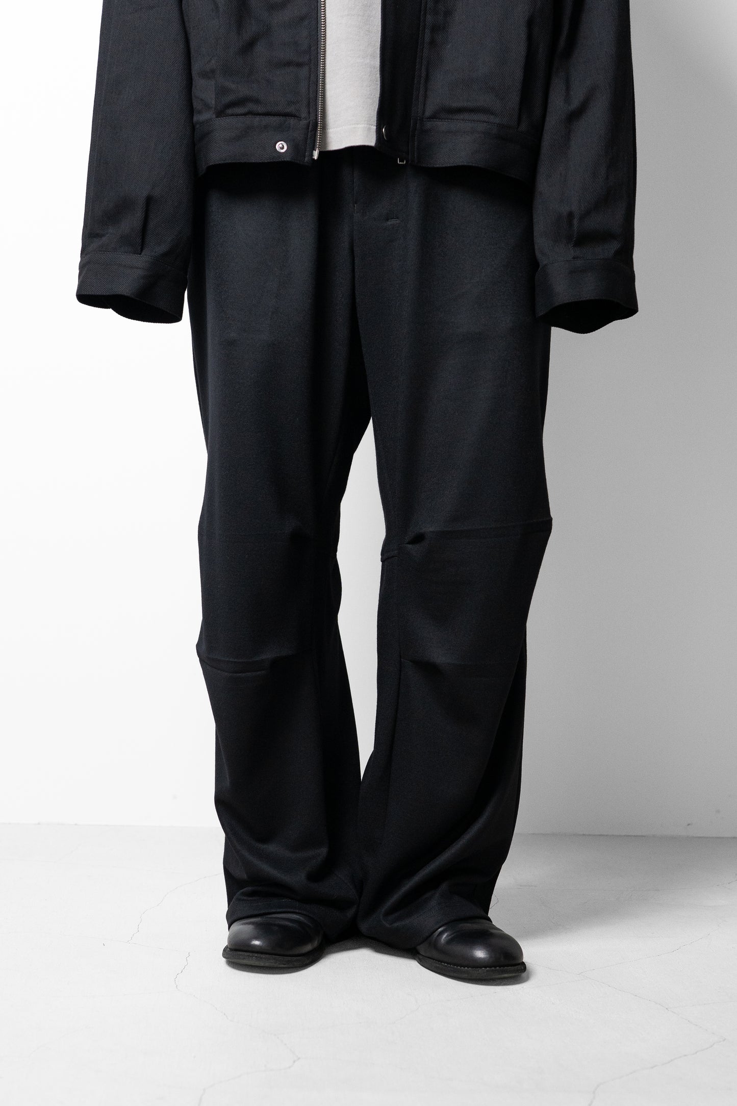 ANCELLM / WOOL CUT KNEE TUCK SLACKS "BLACK"