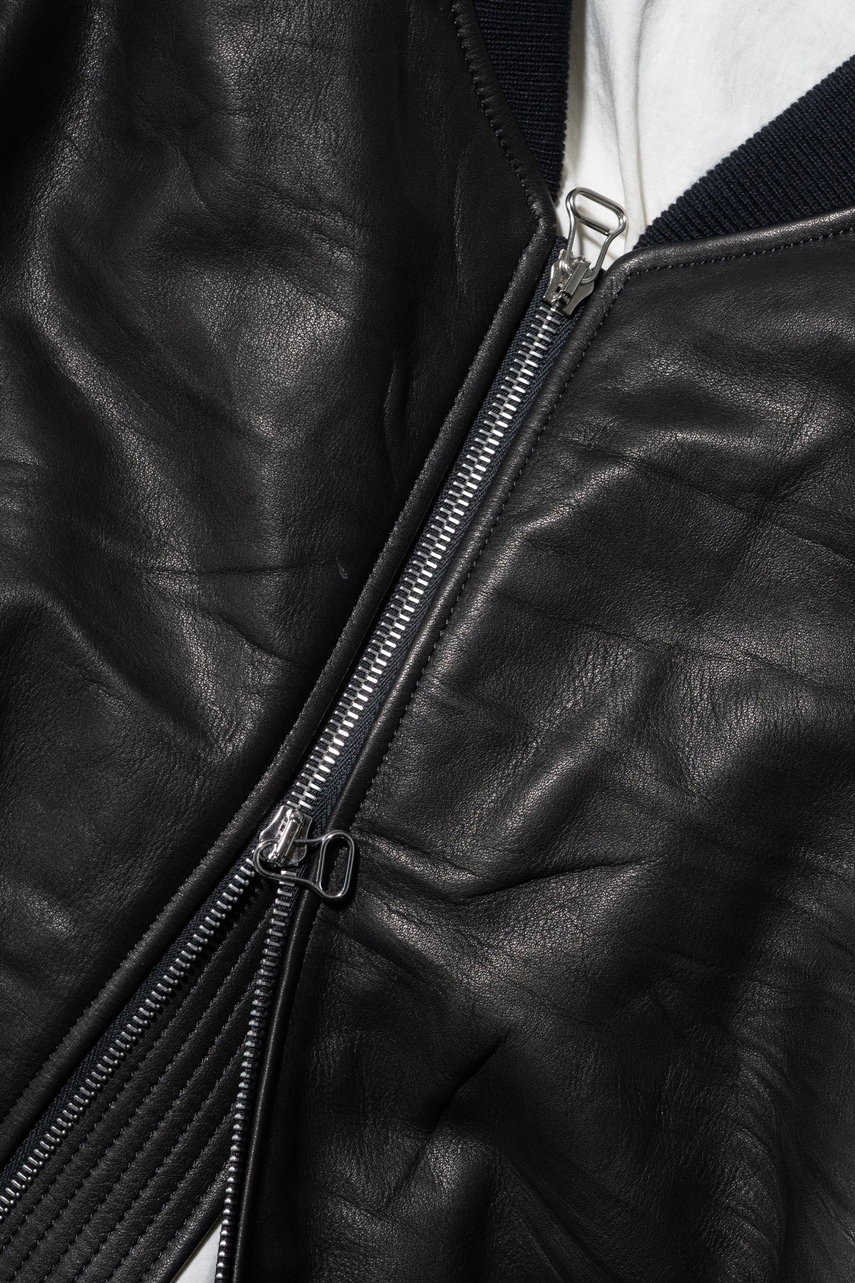 VUJA DÉ / Bale Leather Cocoon Bomber in Calfskin "Black"