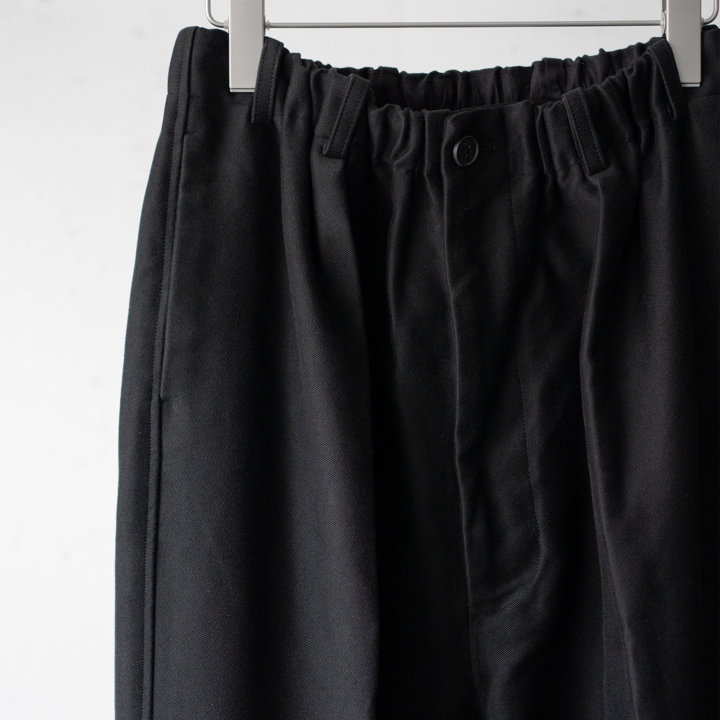 nonnotte/ Draping Elastic Intuck Wide Trousers "Deep Black"