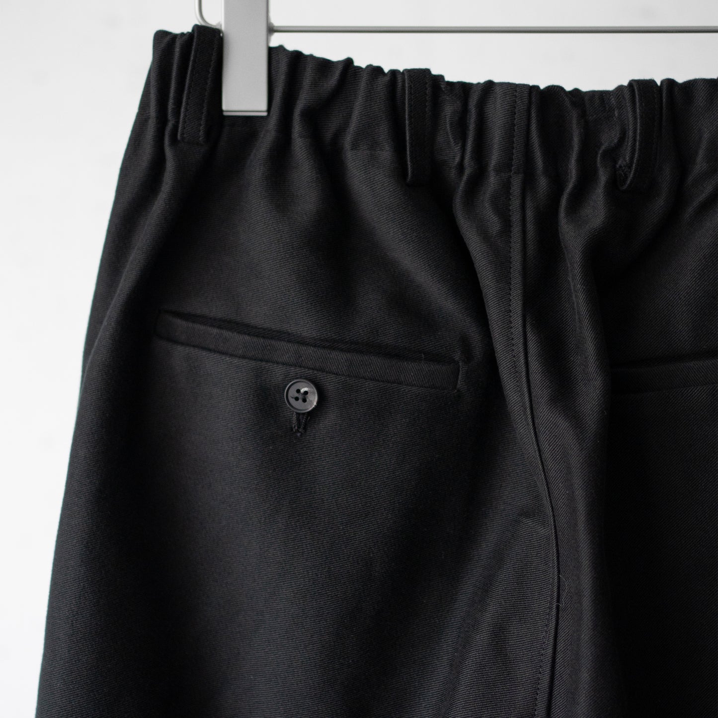 nonnotte/ Draping Elastic Intuck Wide Trousers "Deep Black"