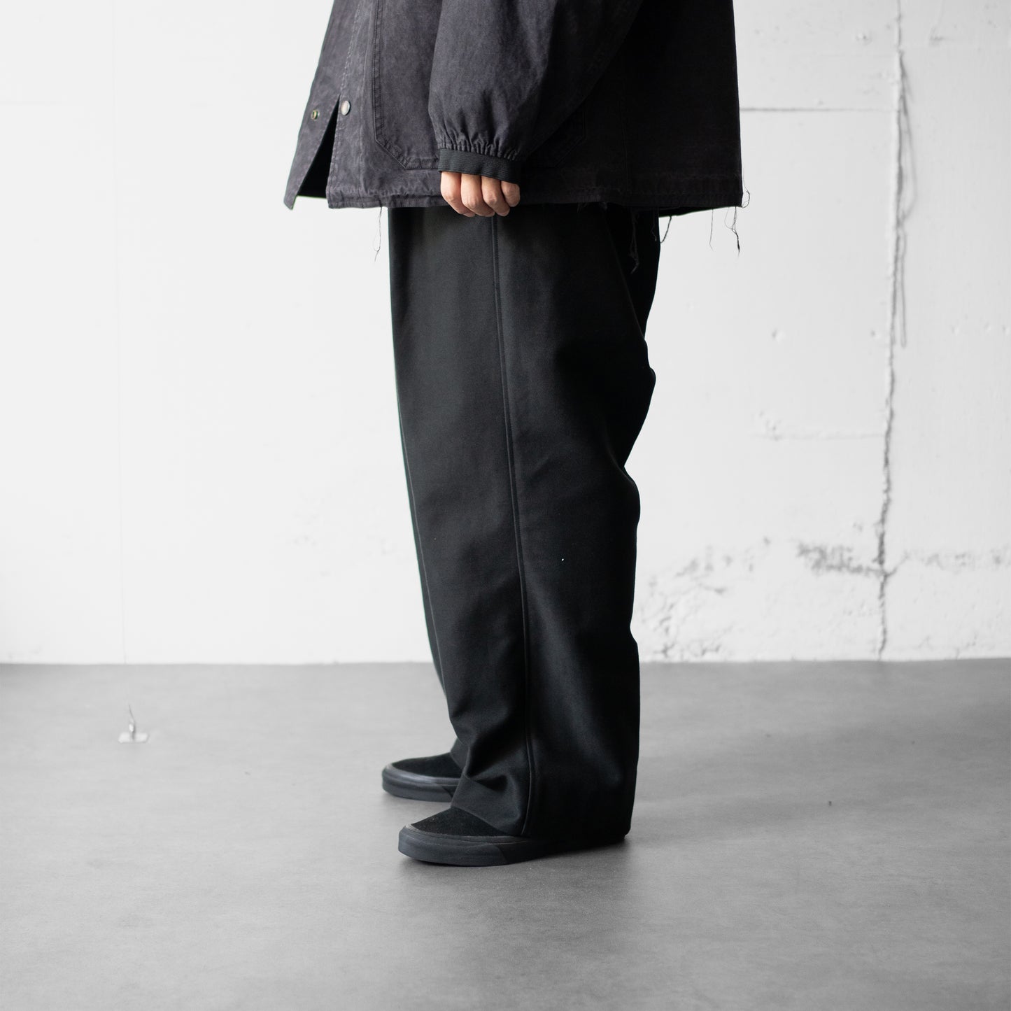 nonnotte/ Draping Elastic Intuck Wide Trousers "Deep Black"