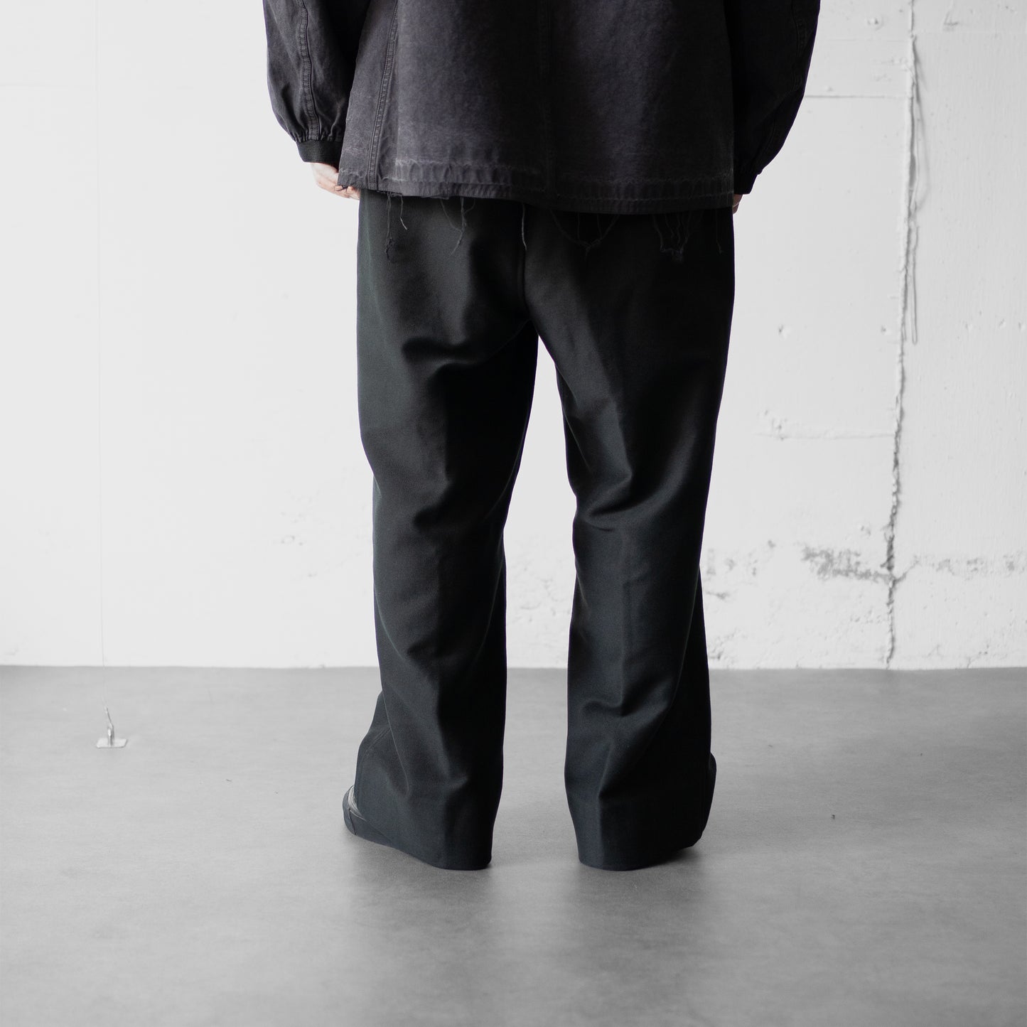 nonnotte/ Draping Elastic Intuck Wide Trousers "Deep Black"