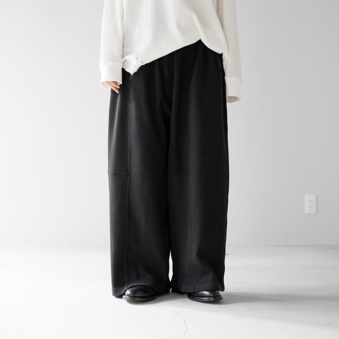 ANCELLM / SMOOTH PANEL WIDE SLACKS "BLACK"