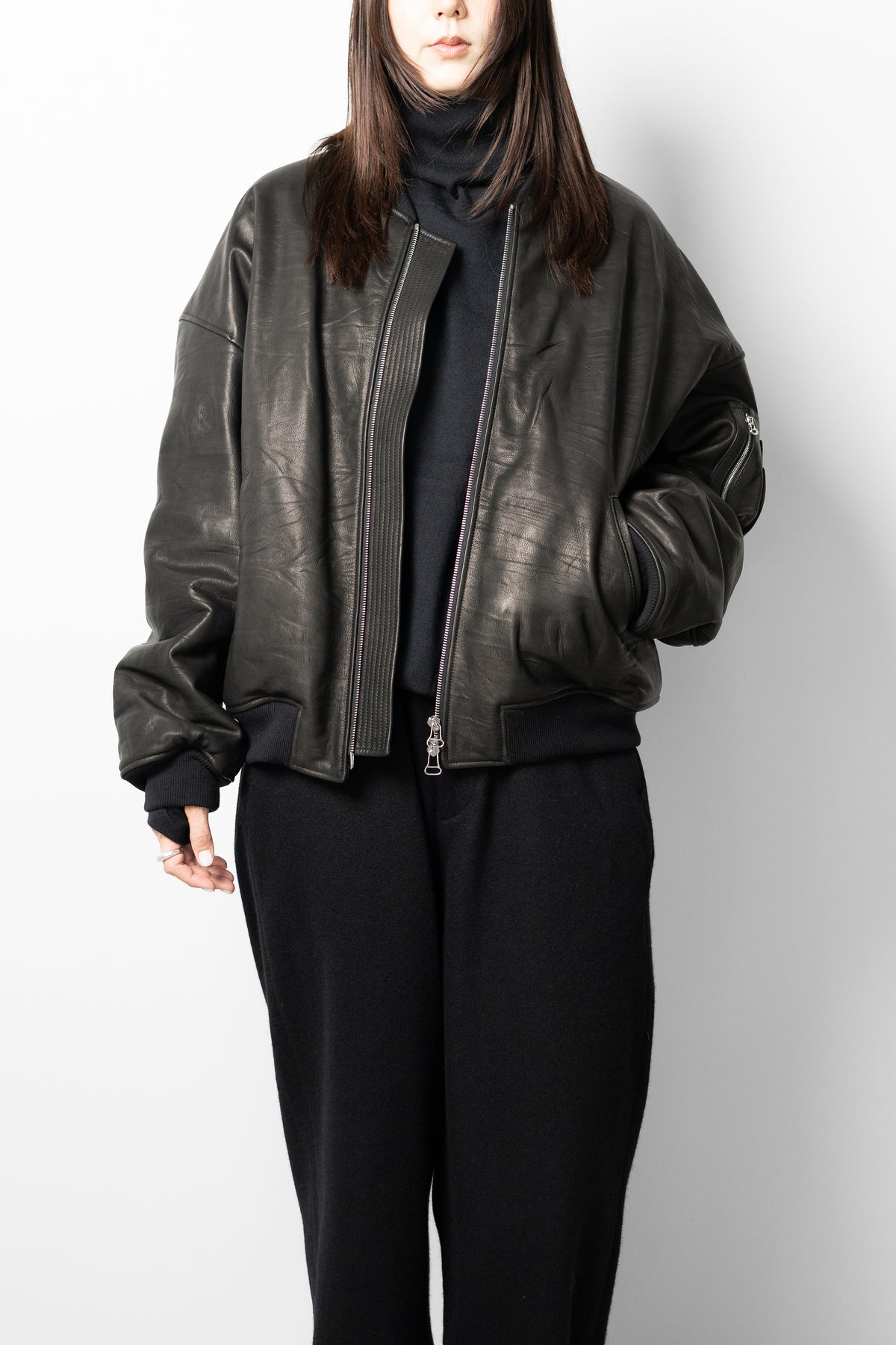 VUJA DÉ / Bale Leather Cocoon Bomber in Calfskin "Black"