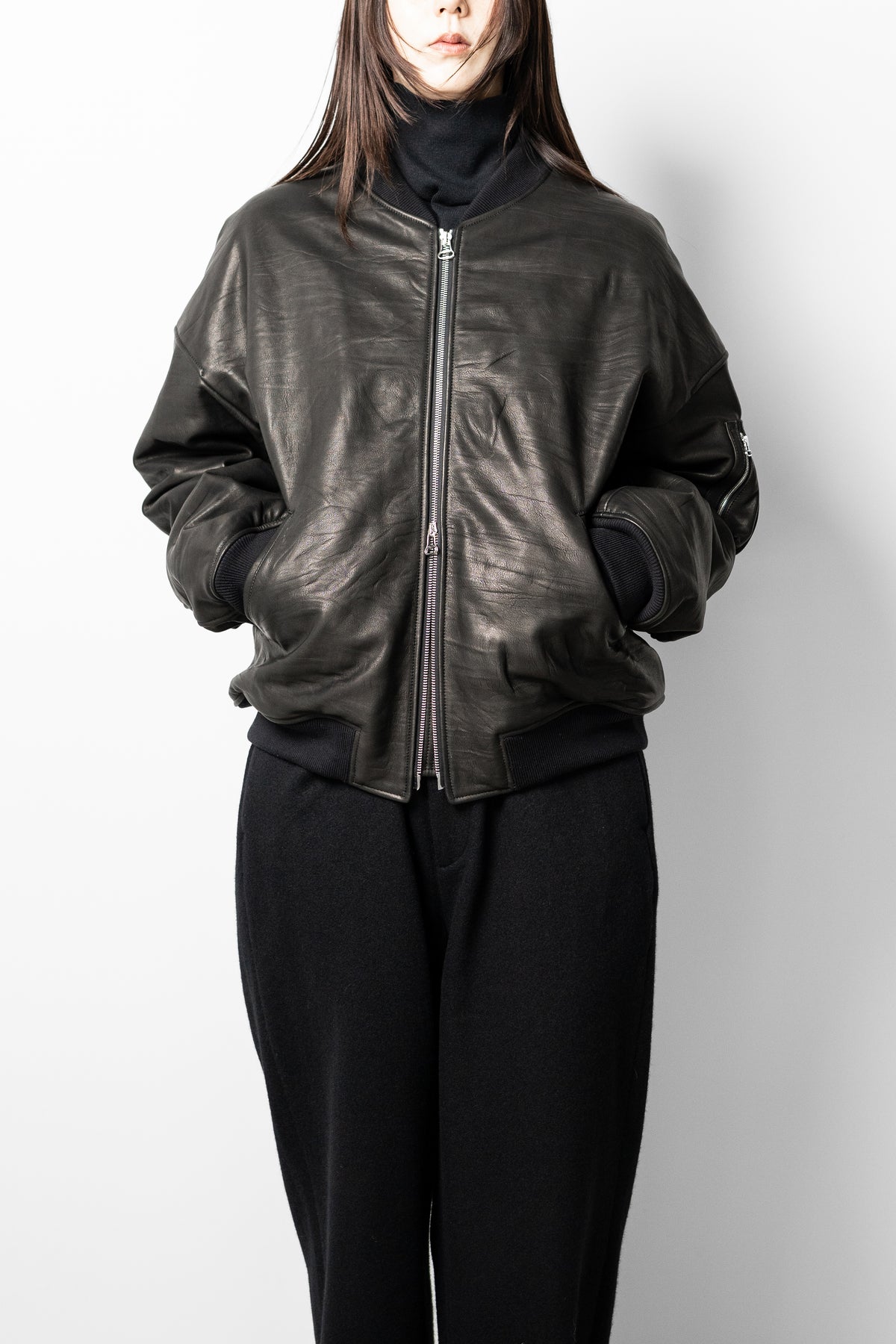 VUJA DÉ / Bale Leather Cocoon Bomber in Calfskin "Black"