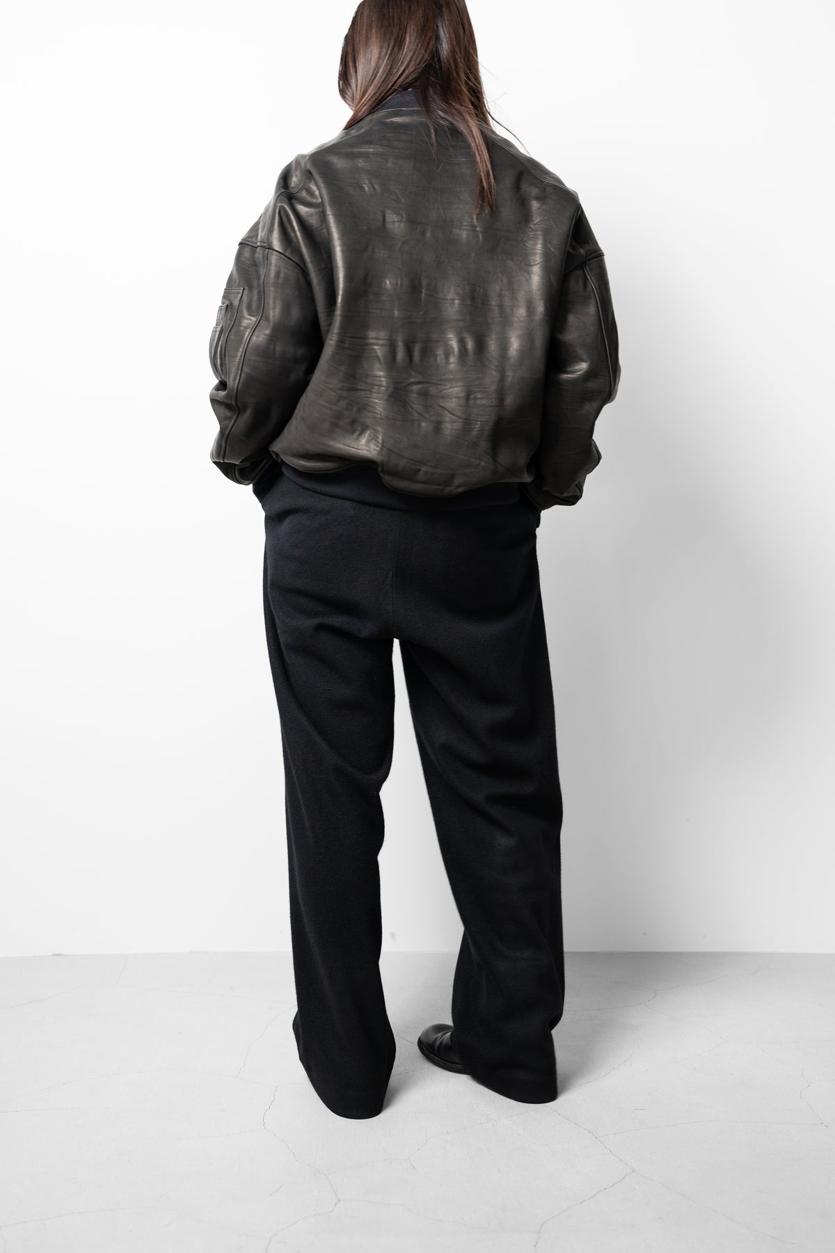 VUJA DÉ / Bale Leather Cocoon Bomber in Calfskin "Black"