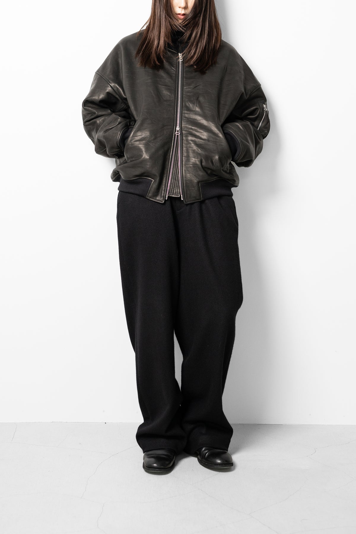 VUJA DÉ / Bale Leather Cocoon Bomber in Calfskin "Black"