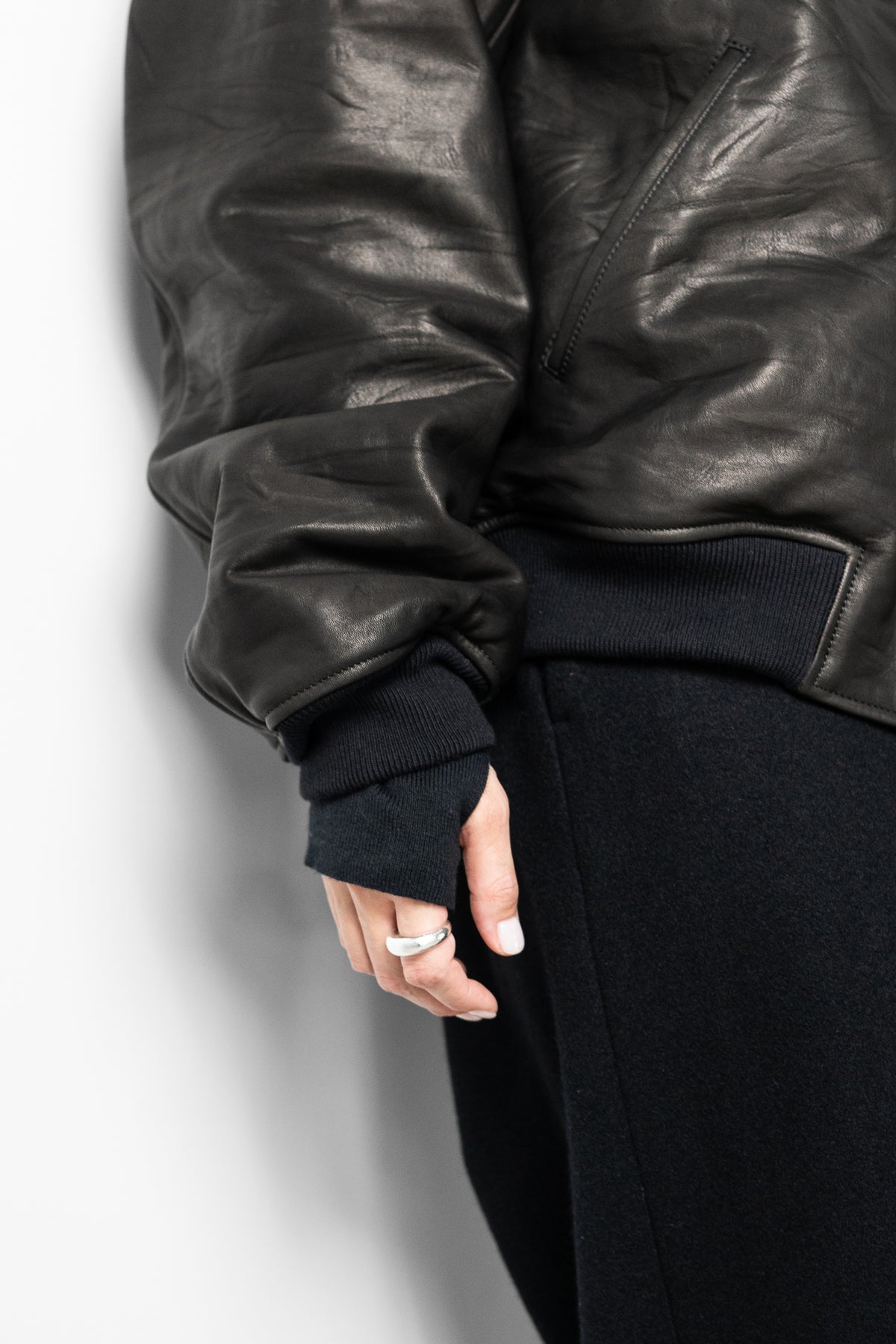 VUJA DÉ / Bale Leather Cocoon Bomber in Calfskin "Black"