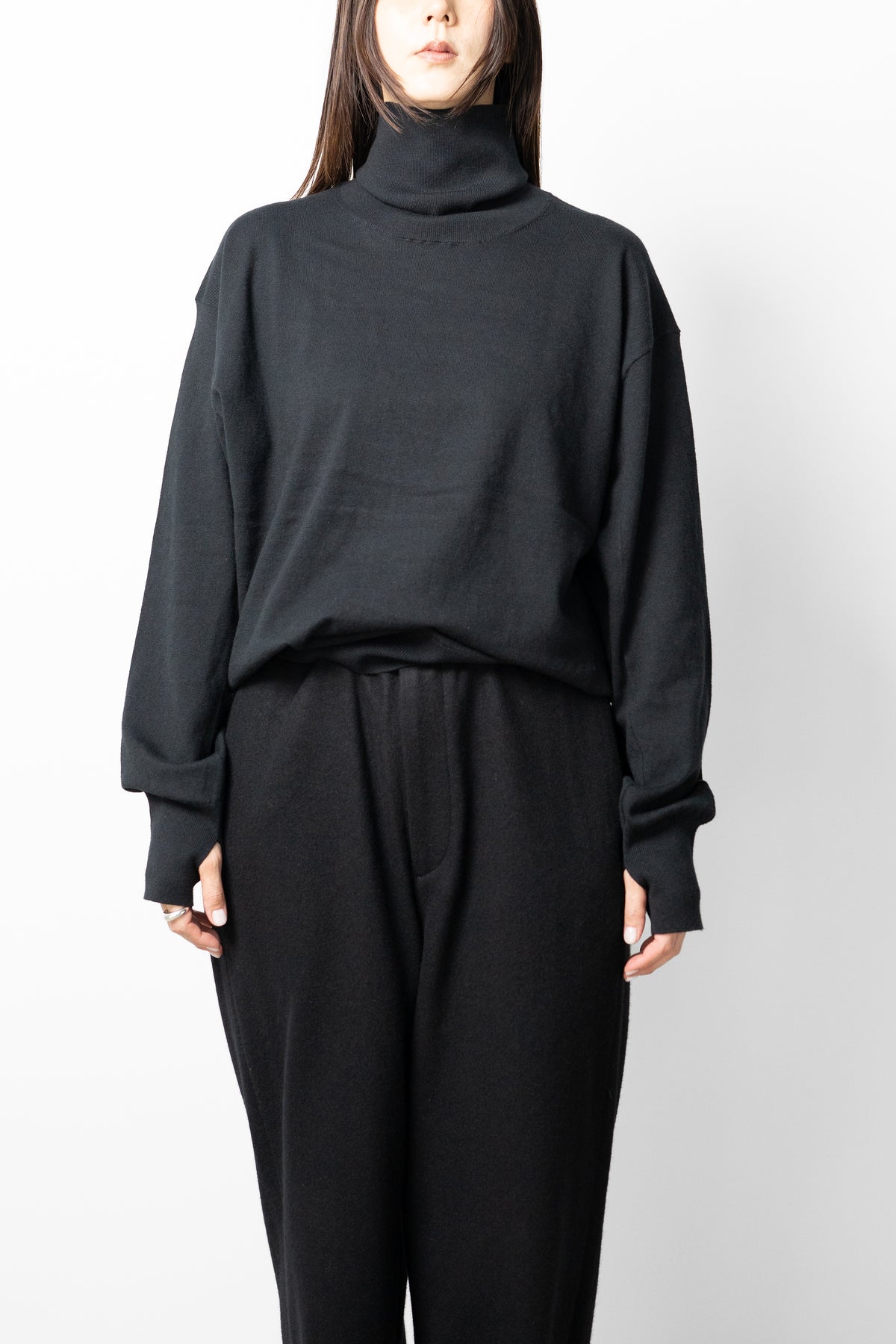 Afiit / COTTON CASHMERE TURTLE LS "BLACK"