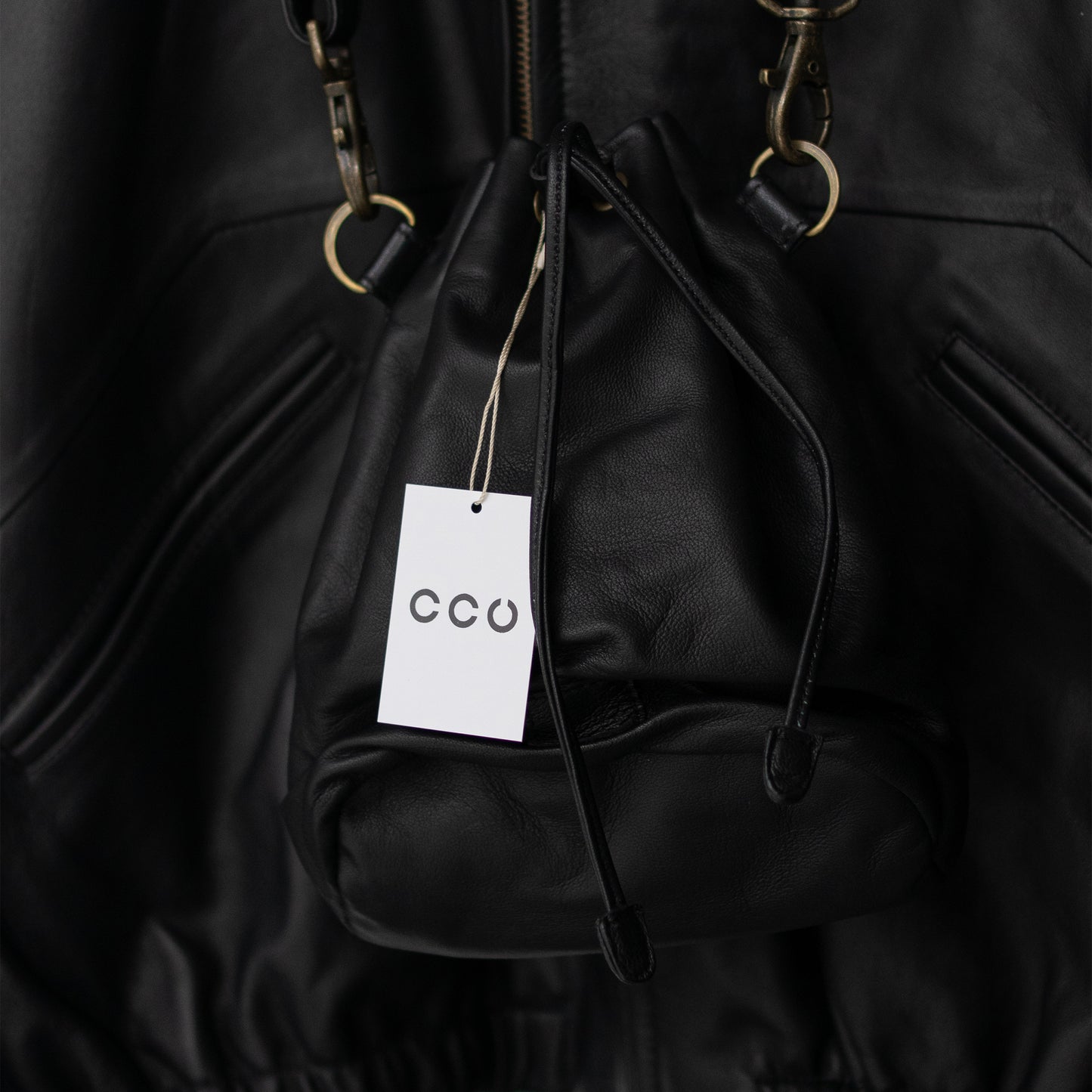 CCU / KINCHAKU LEATHER BAG "BLK"