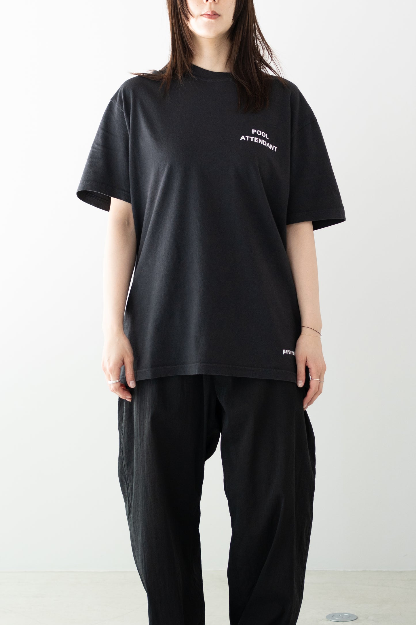 paratrait/ POOL ATTENDANT T "BLACK"
