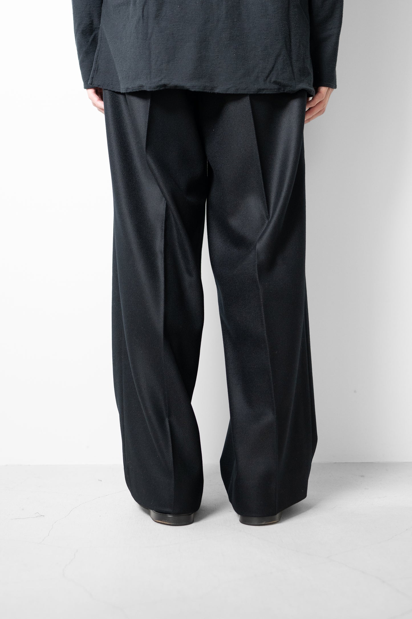 ssstein/ COMPRESSED FLANNEL LONG WIDE TROUSERS "BLACK"