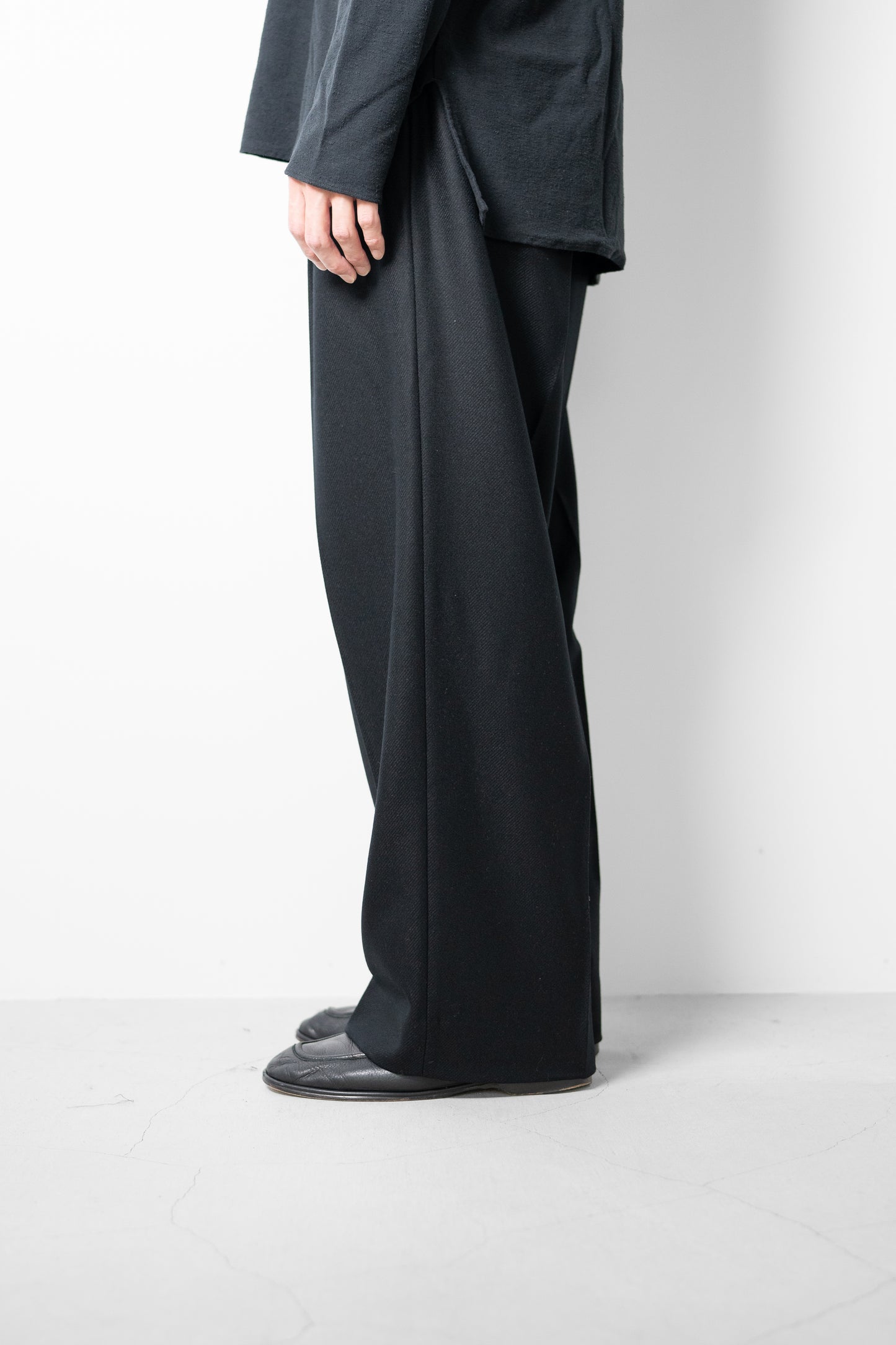 ssstein/ COMPRESSED FLANNEL LONG WIDE TROUSERS "BLACK"