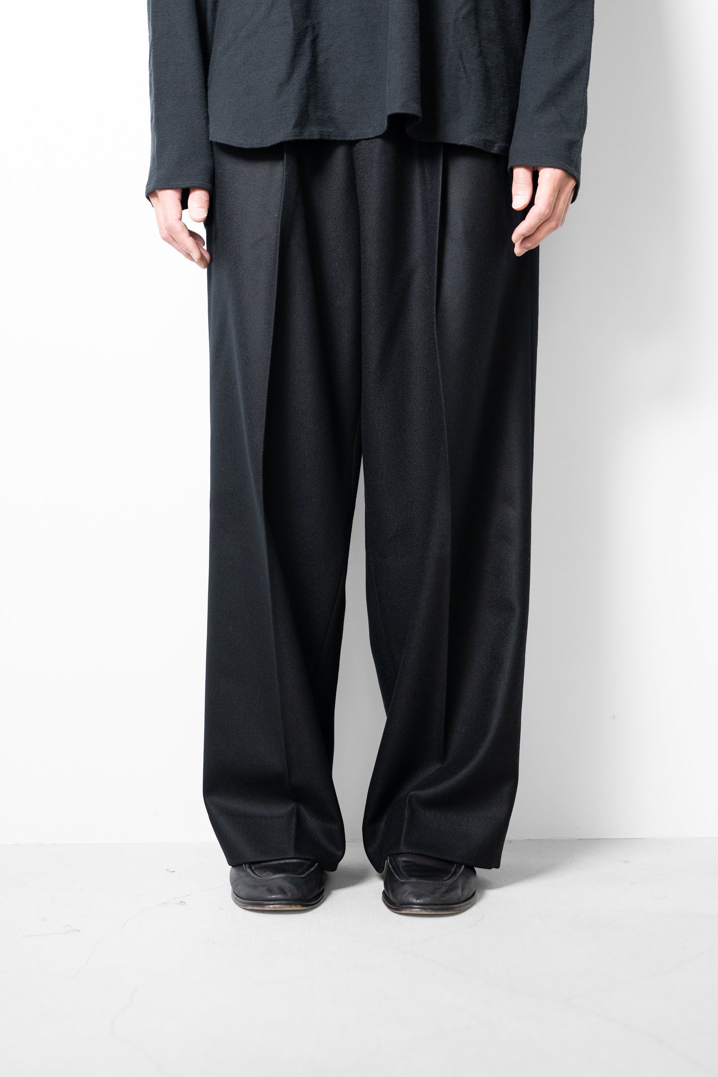 ssstein/ COMPRESSED FLANNEL LONG WIDE TROUSERS "BLACK"
