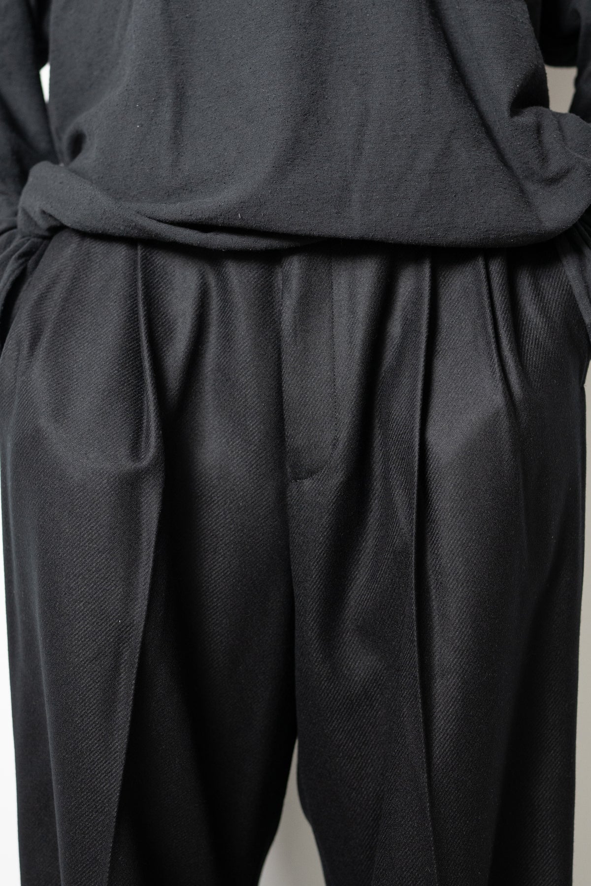 ssstein/ COMPRESSED FLANNEL LONG WIDE TROUSERS "BLACK"