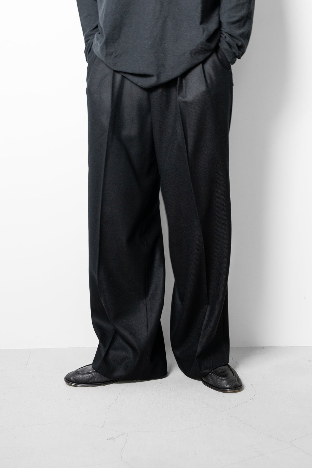 ssstein/ COMPRESSED FLANNEL LONG WIDE TROUSERS "BLACK"