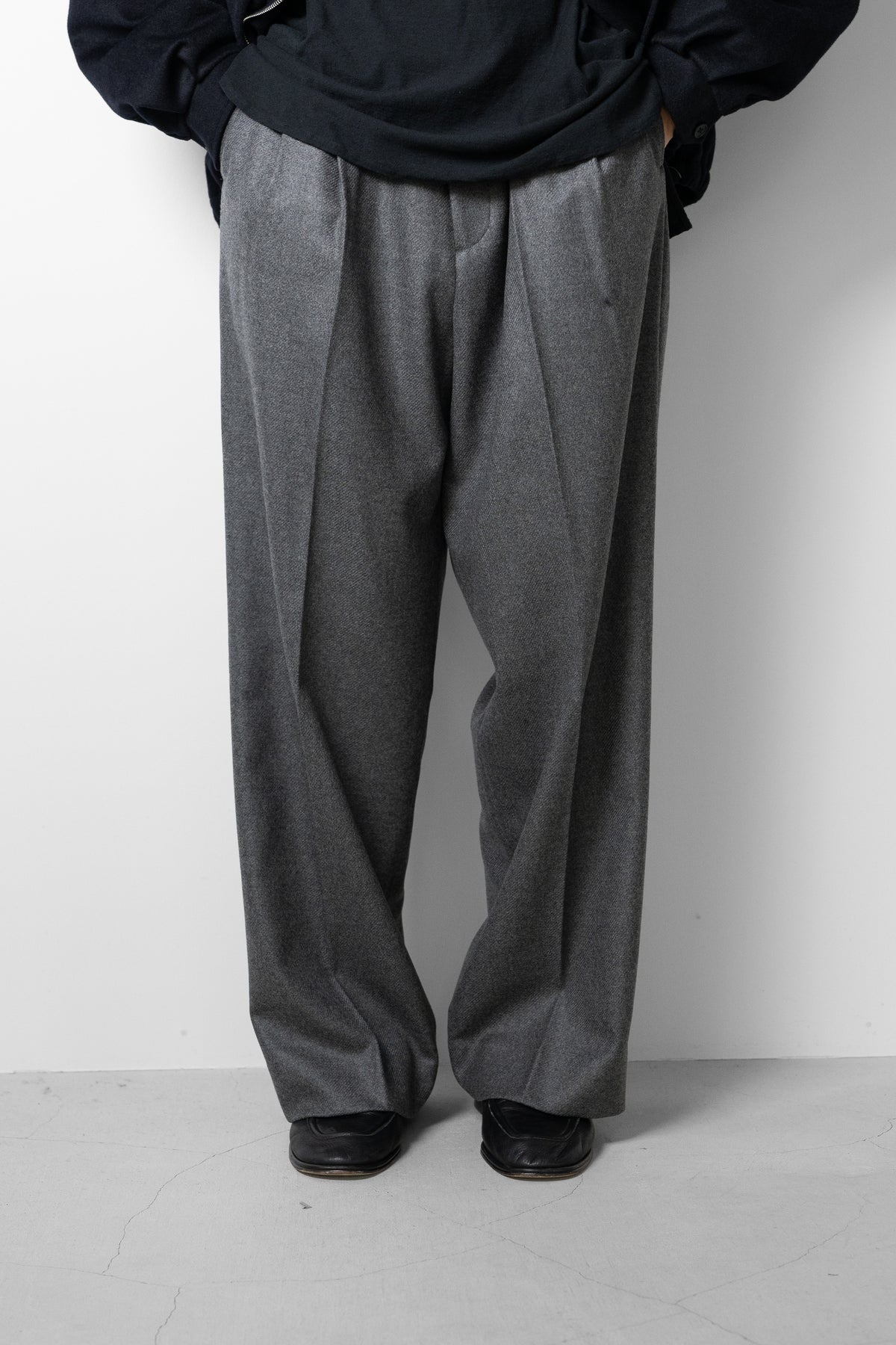 ssstein/ COMPRESSED FLANNEL LONG WIDE TROUSERS "DARK GREY"