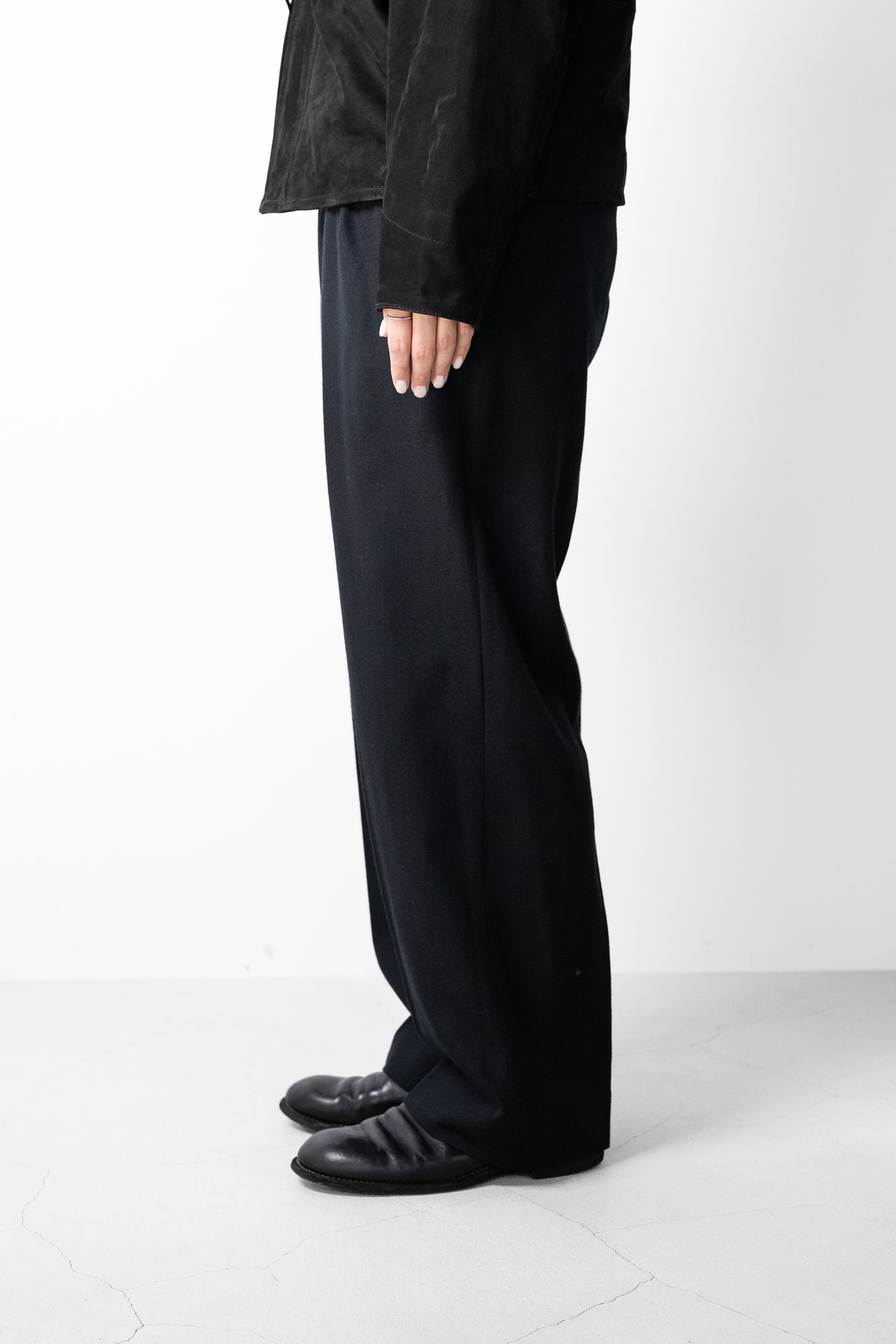YOKE/ Pure Merino Wool Serge 4Pleated Wide Tapered Trousers "Black"