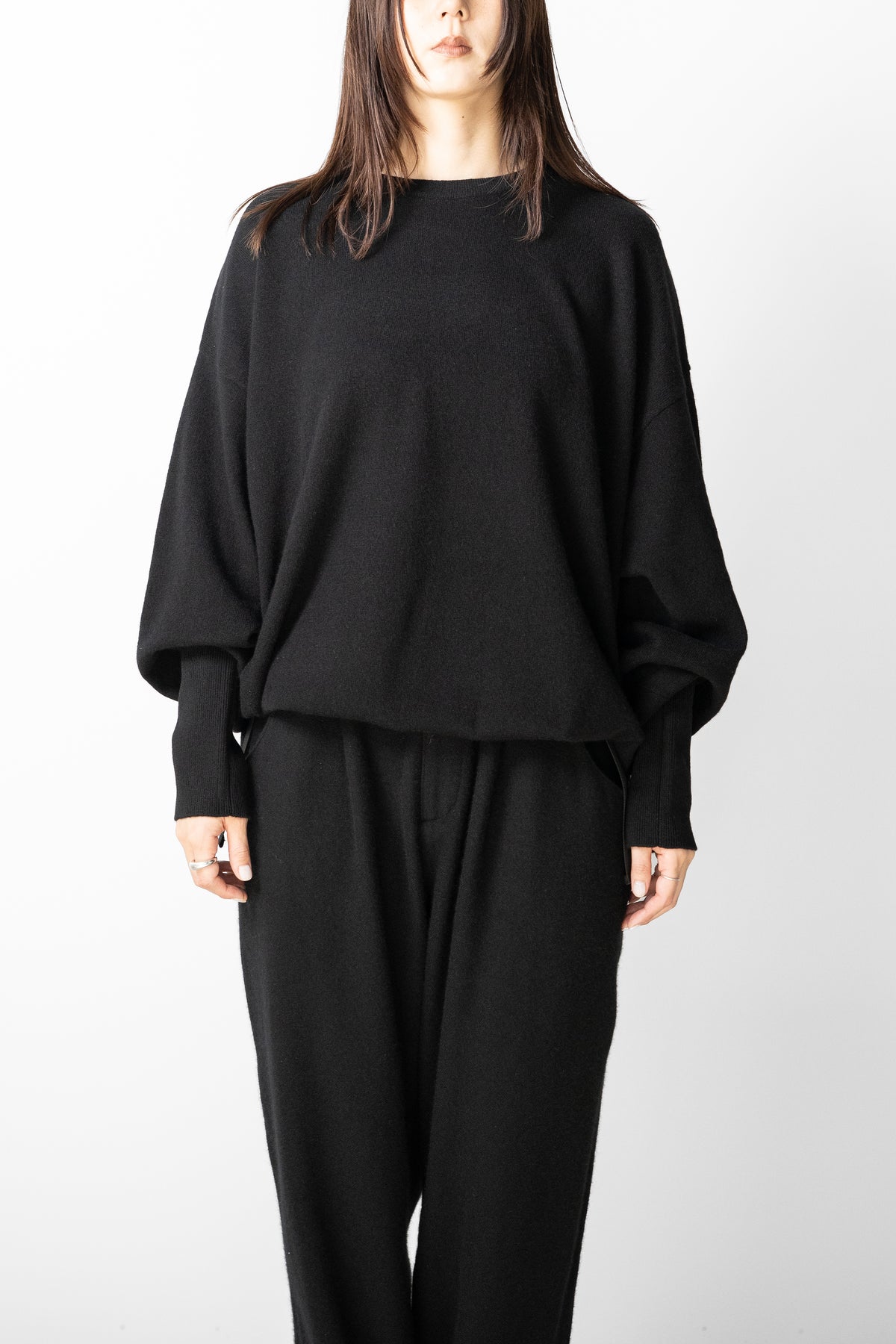 barbell object / ls knit "black"