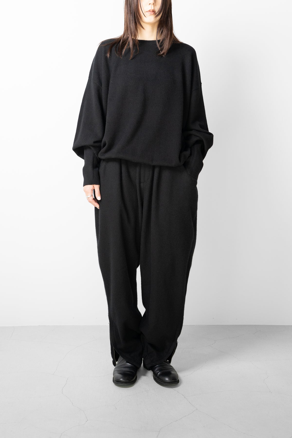 barbell object / ls knit "black"