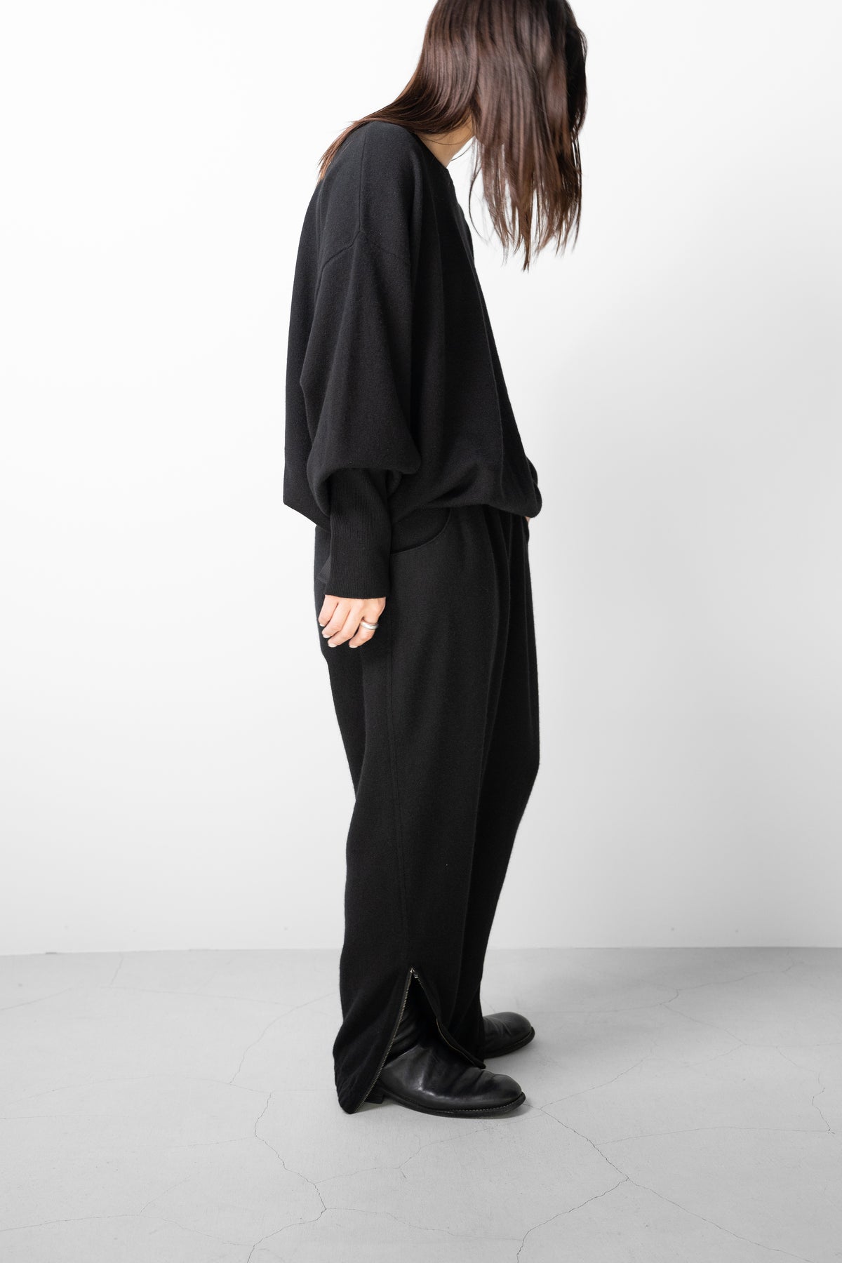 barbell object / ls knit "black"