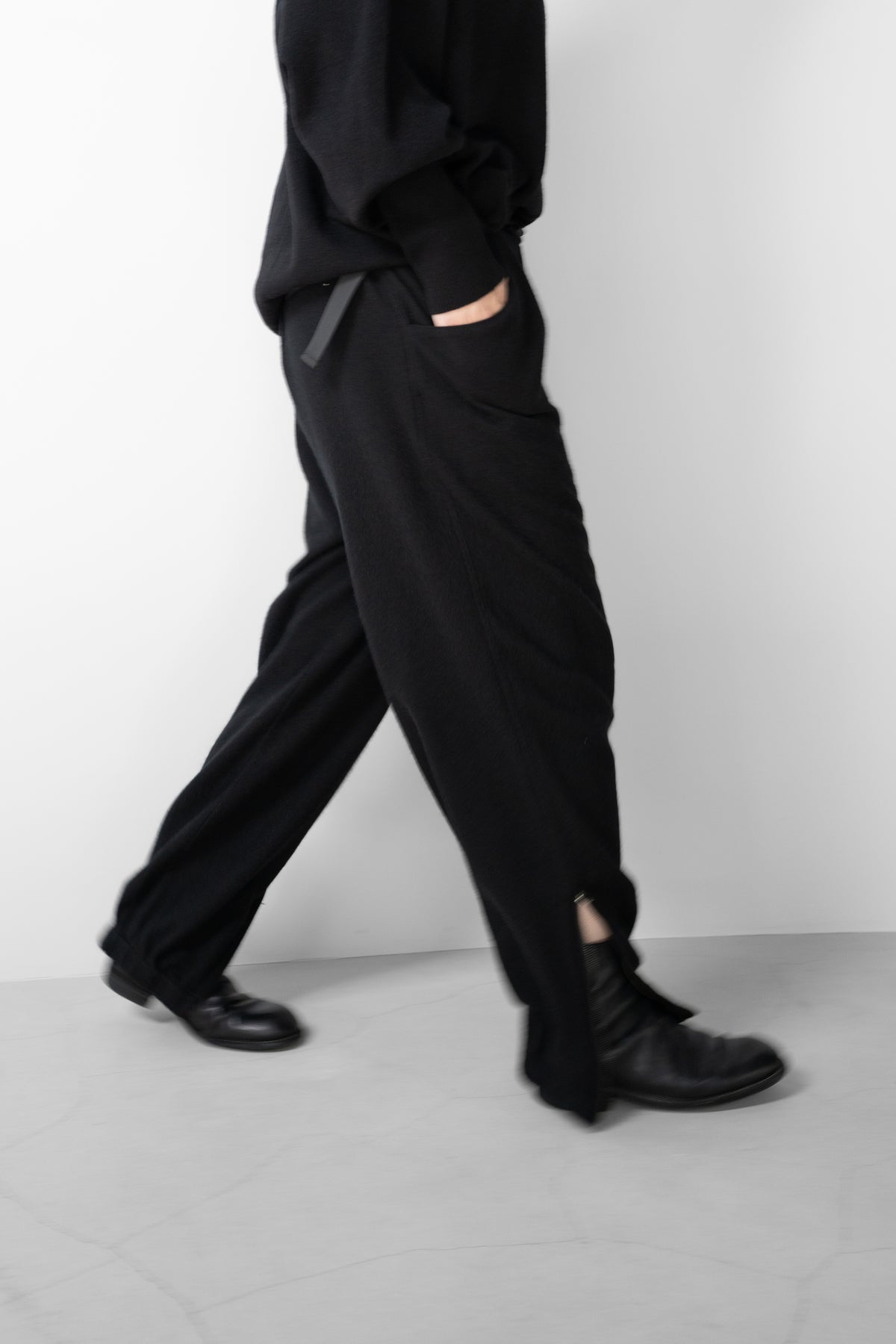 barbell object / jg pt "black"