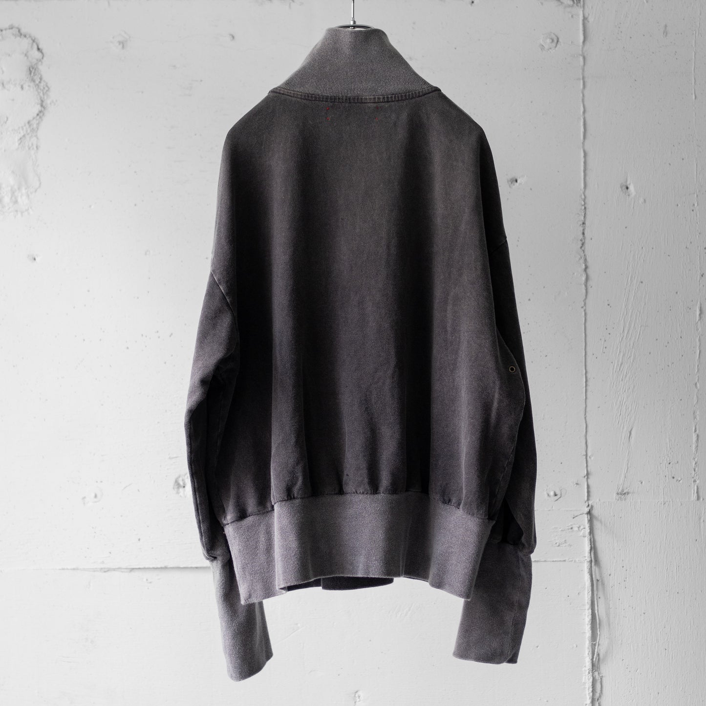 barbell object / zip sweat "fade"