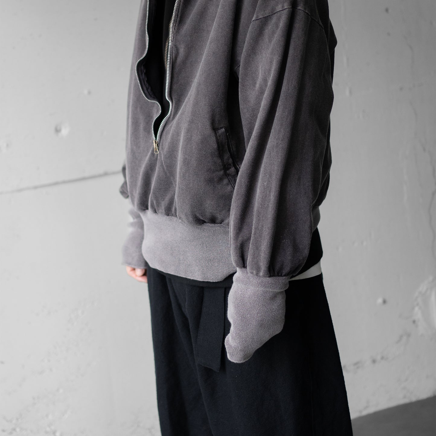 barbell object / zip sweat "fade"