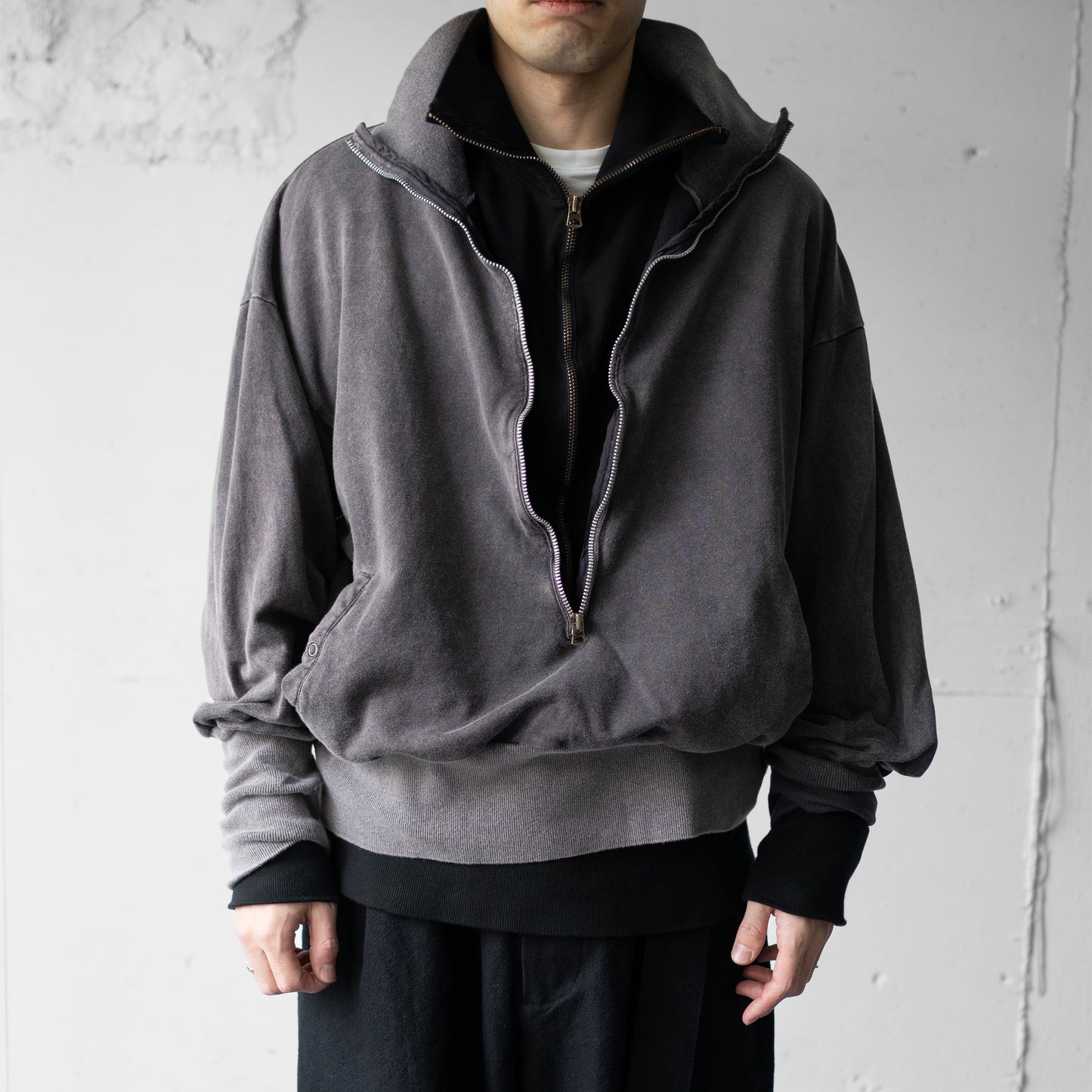 barbell object / zip sweat "fade"