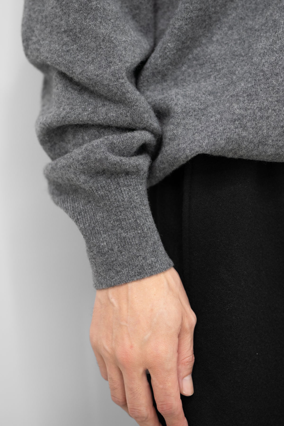 ssstein/ EXTRA FINE WOOL KNIT SKIPPER "GREY"