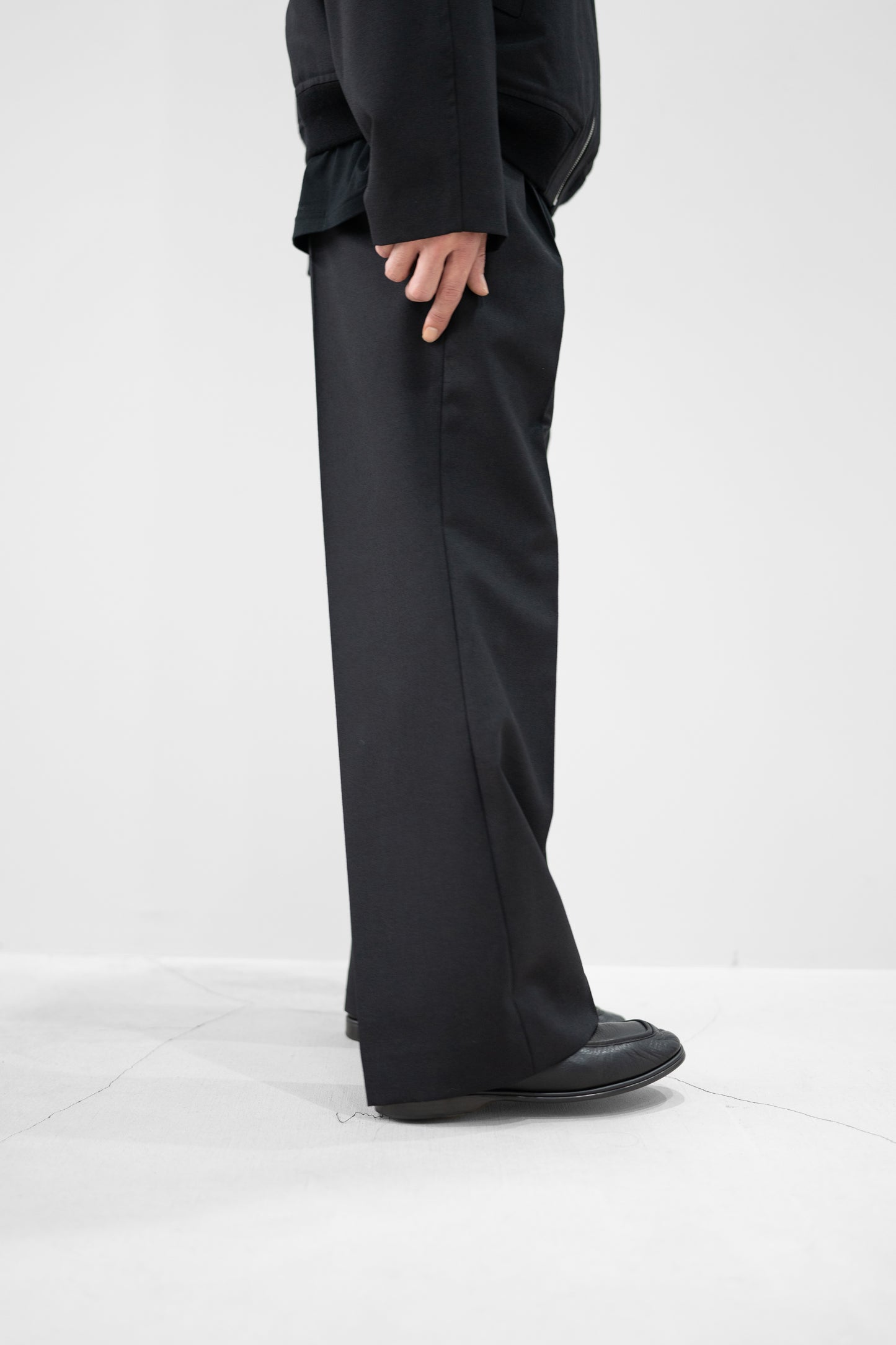 paratrait/ WOOL NONKE SLACKS "BLACK"