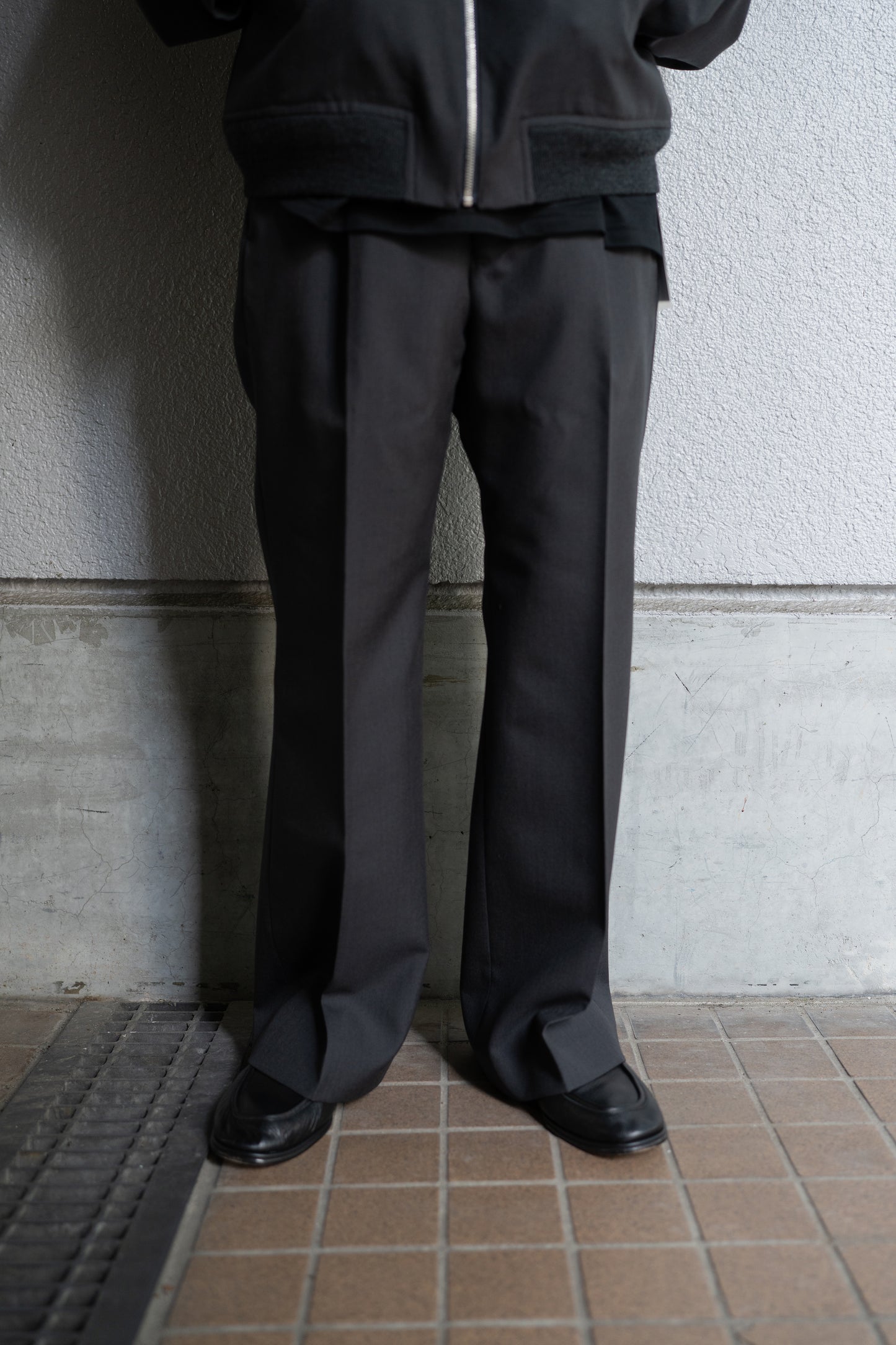 paratrait/ WOOL NONKE SLACKS "GRAY"