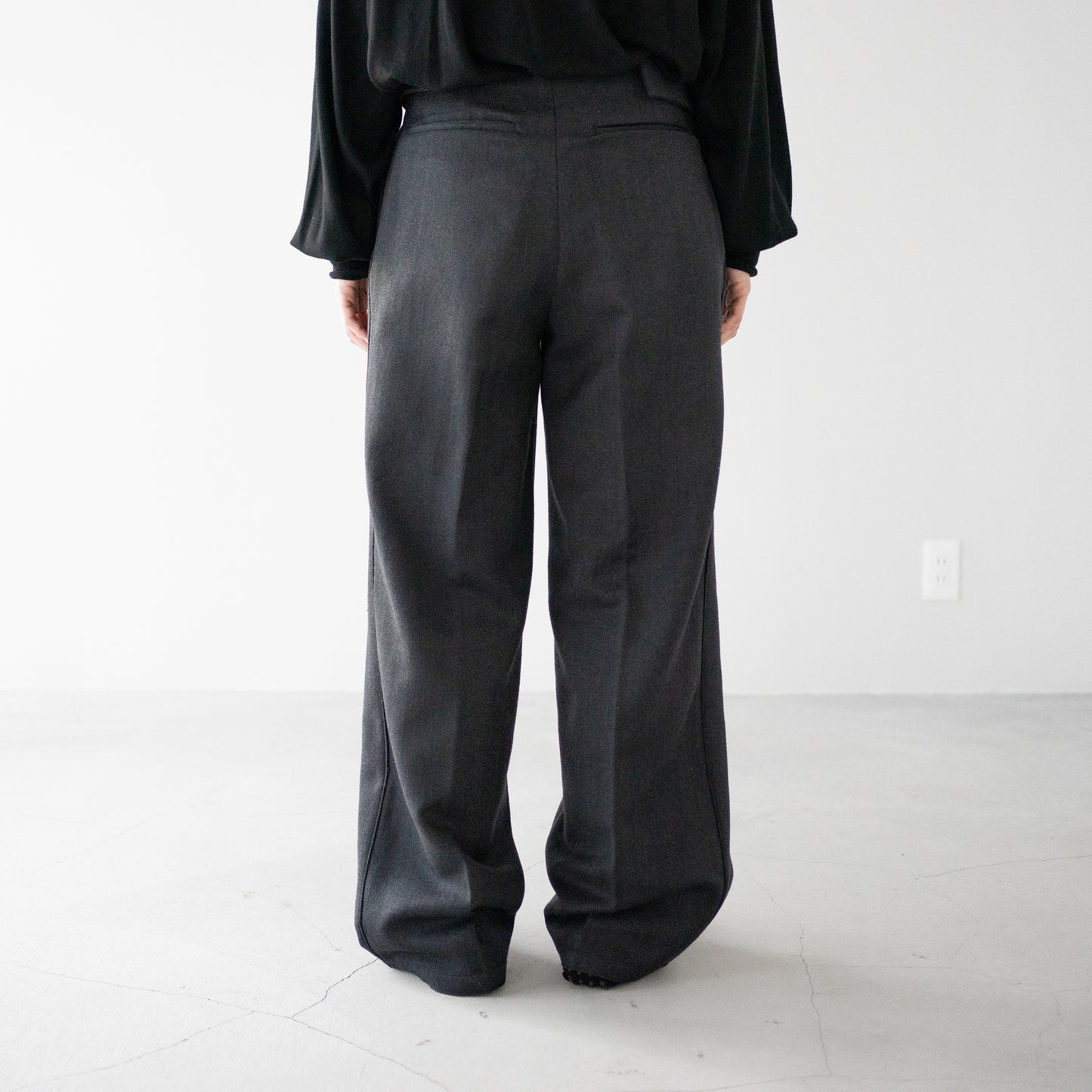 BIBLIOTHERK /  LOOSE DRESS TROUSERS "GRAY"