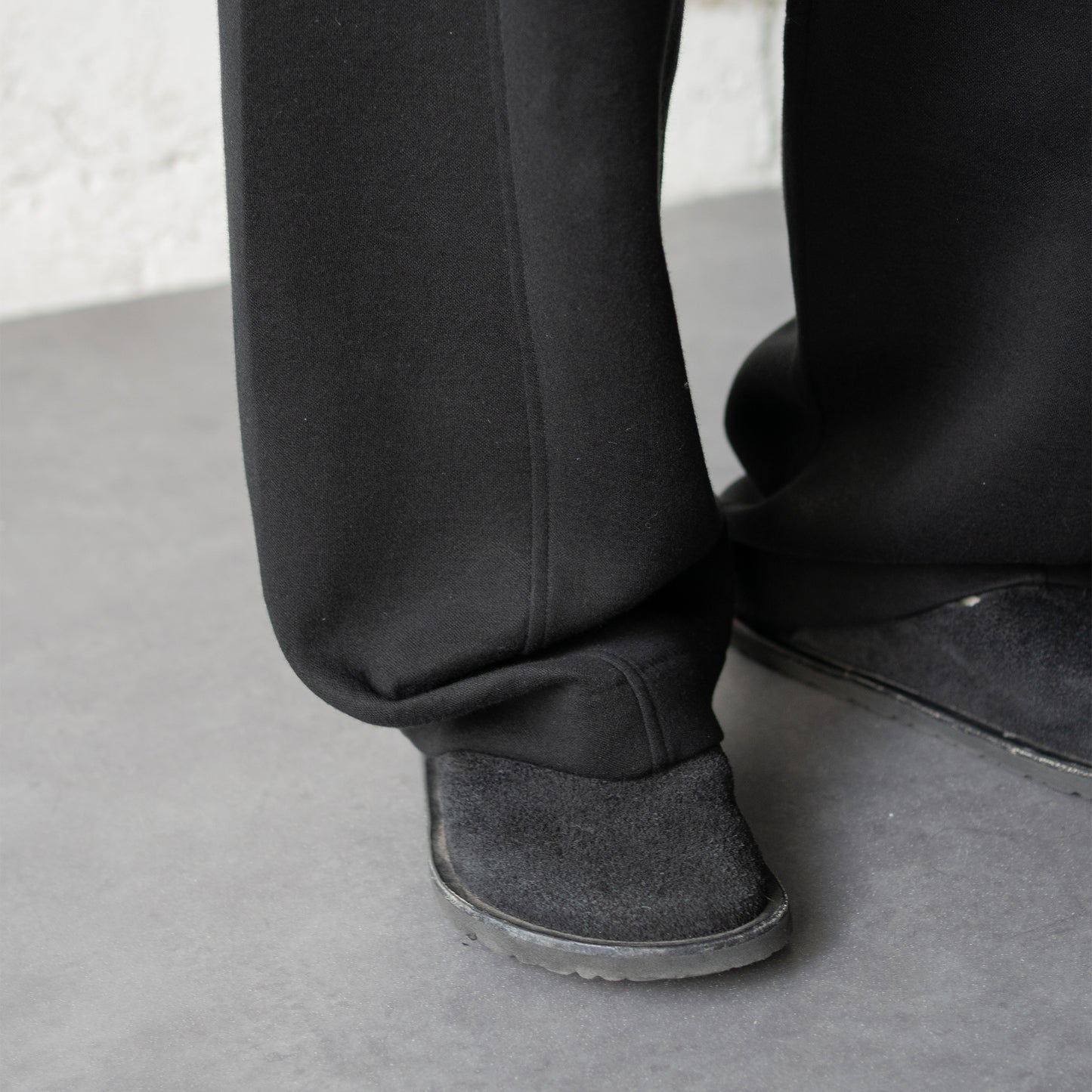 ssstein/ COTTON DOUBLE KNIT TWIST SEAM PANTS "BLACK"