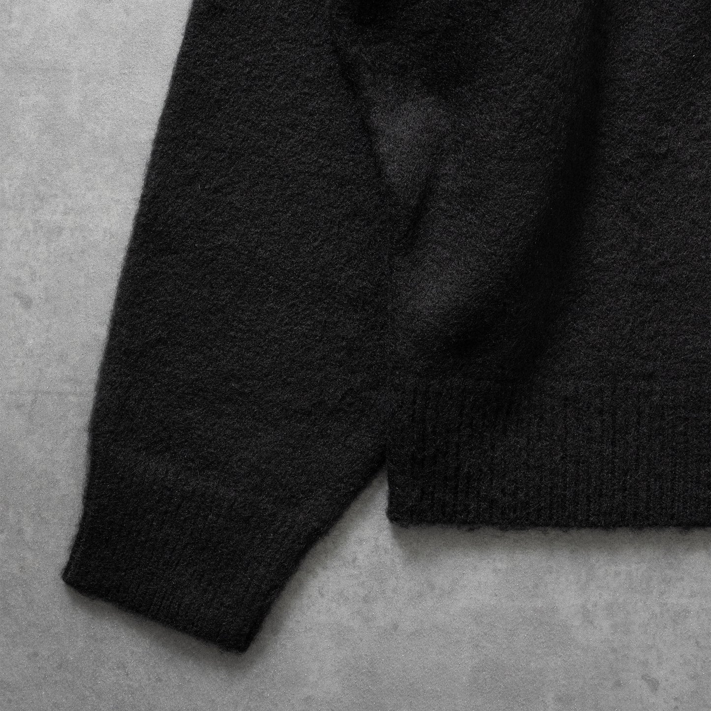 EVCON/ SHAGGY CREW NECK KNIT "BLACK"