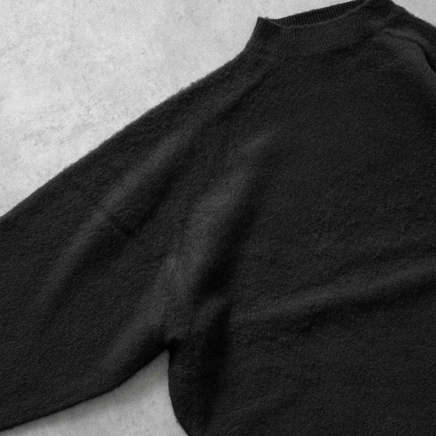 EVCON/ SHAGGY CREW NECK KNIT "BLACK"