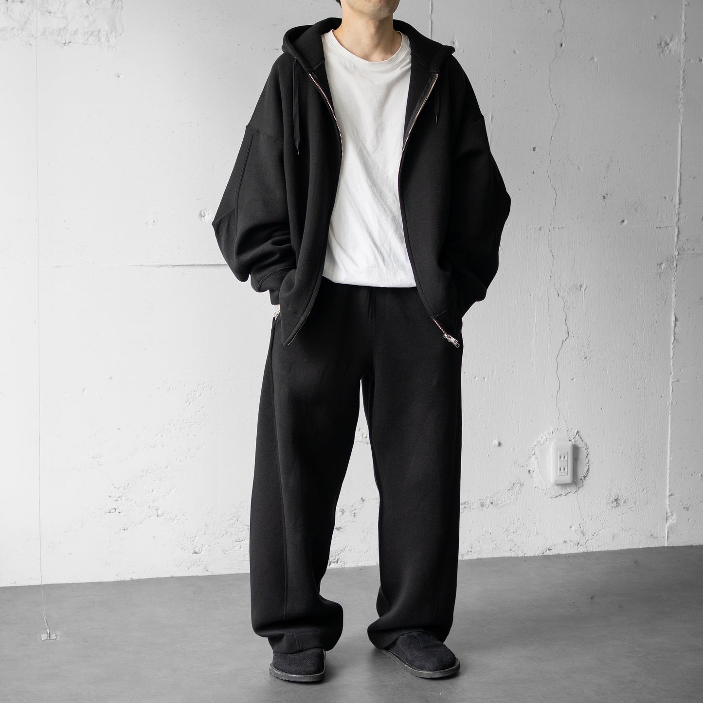 ssstein/ COTTON DOUBLE KNIT TWIST SEAM PANTS "BLACK"