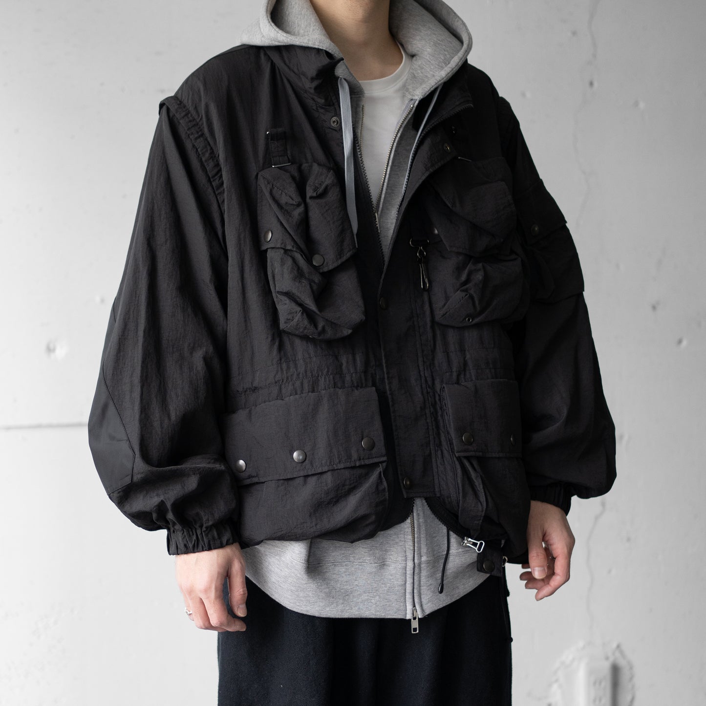 YOKE/ NYLON MULTI POCKETS DETACHABLE UTILITY BLOUSON "BLACK"