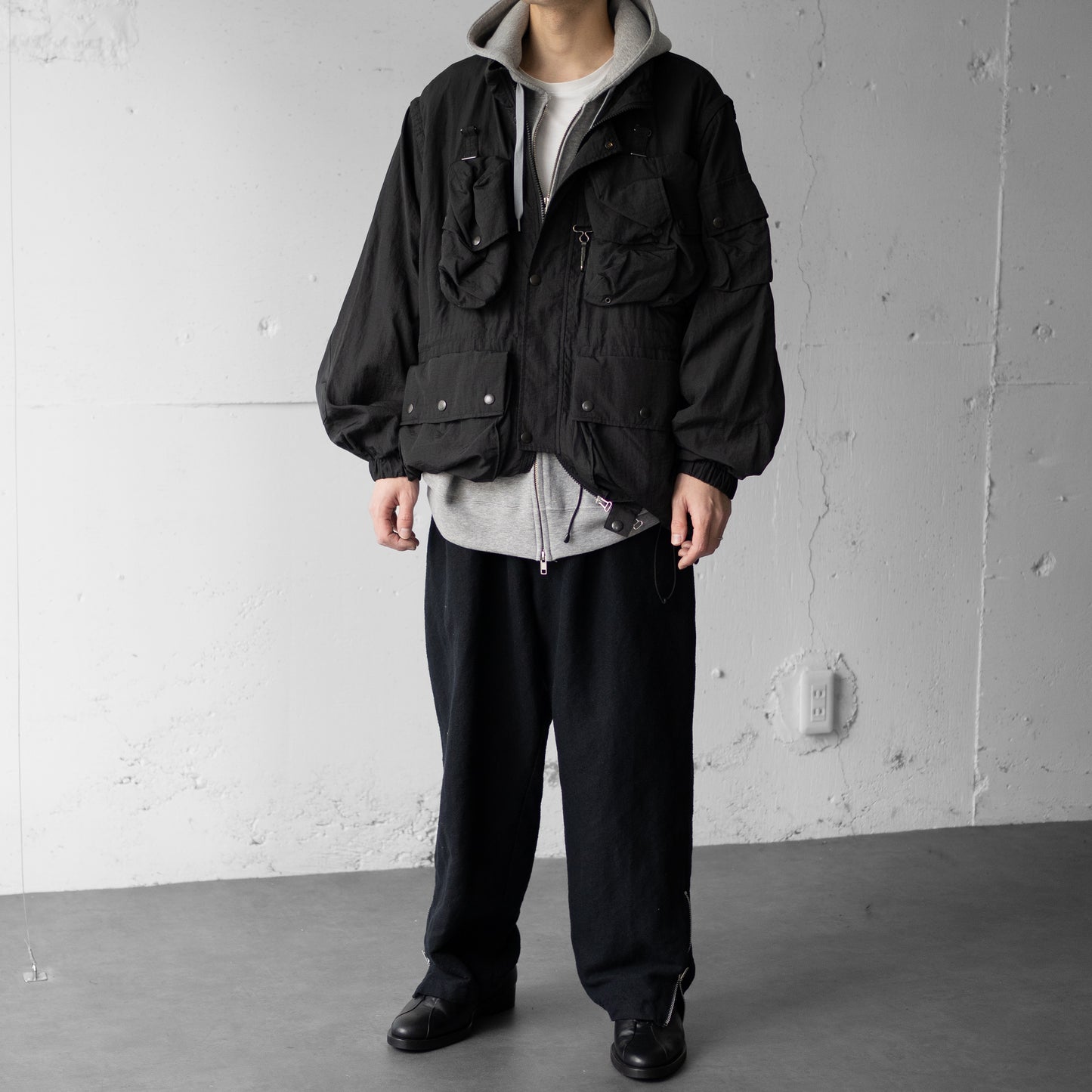 YOKE/ NYLON MULTI POCKETS DETACHABLE UTILITY BLOUSON "BLACK"