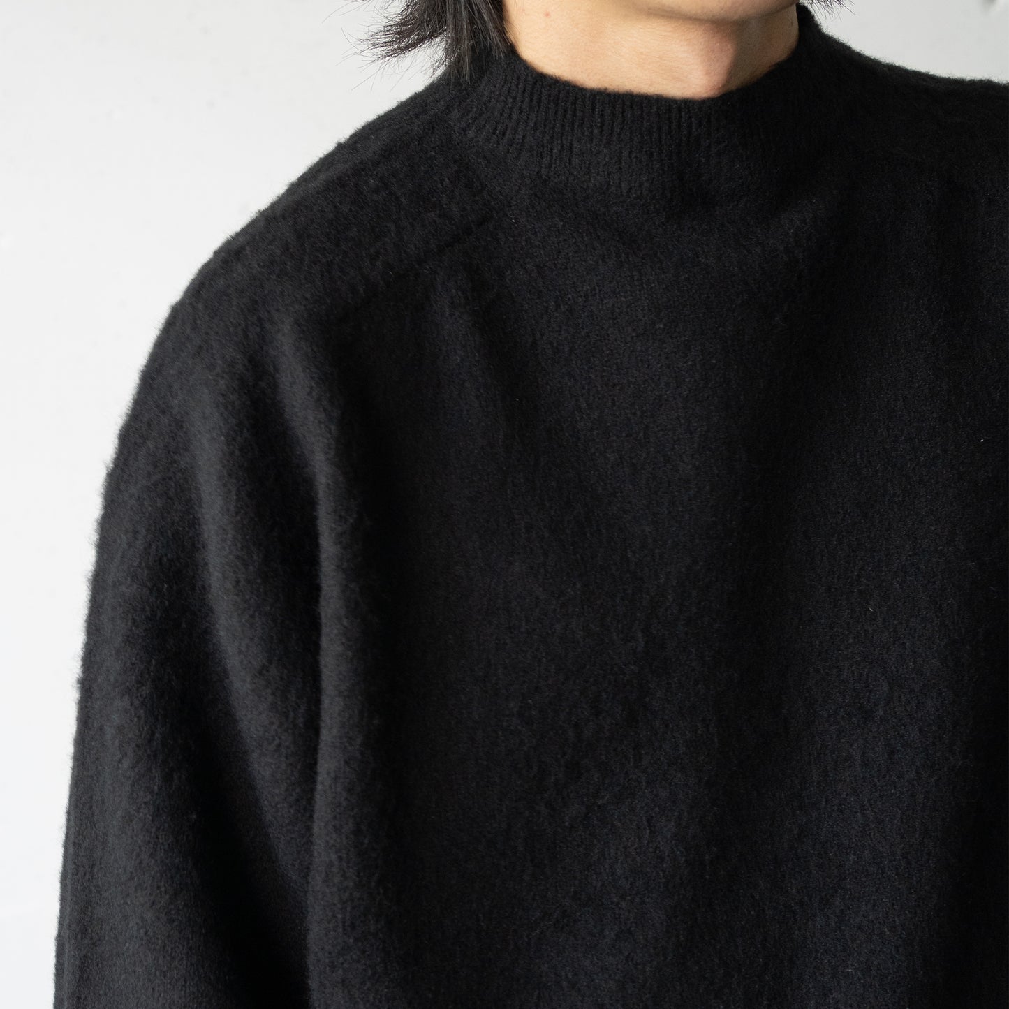 EVCON/ SHAGGY CREW NECK KNIT "BLACK"