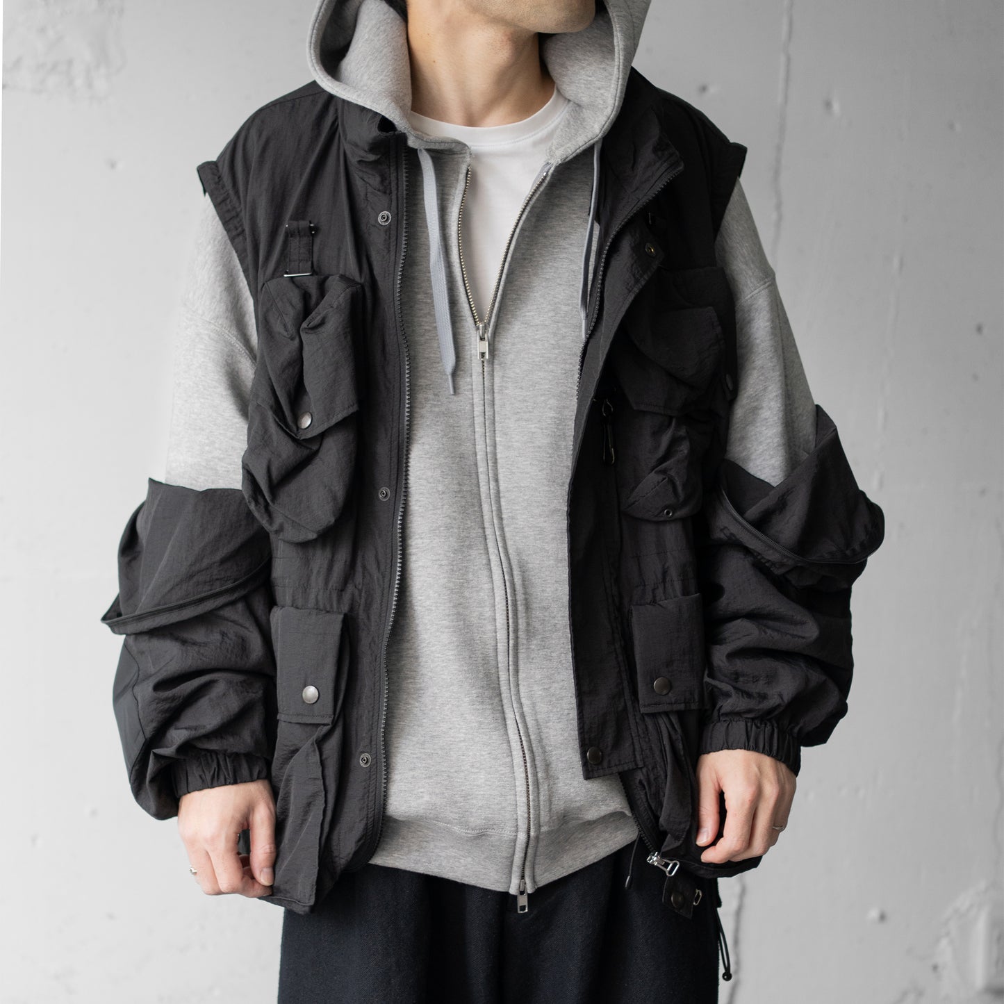 YOKE/ NYLON MULTI POCKETS DETACHABLE UTILITY BLOUSON "BLACK"