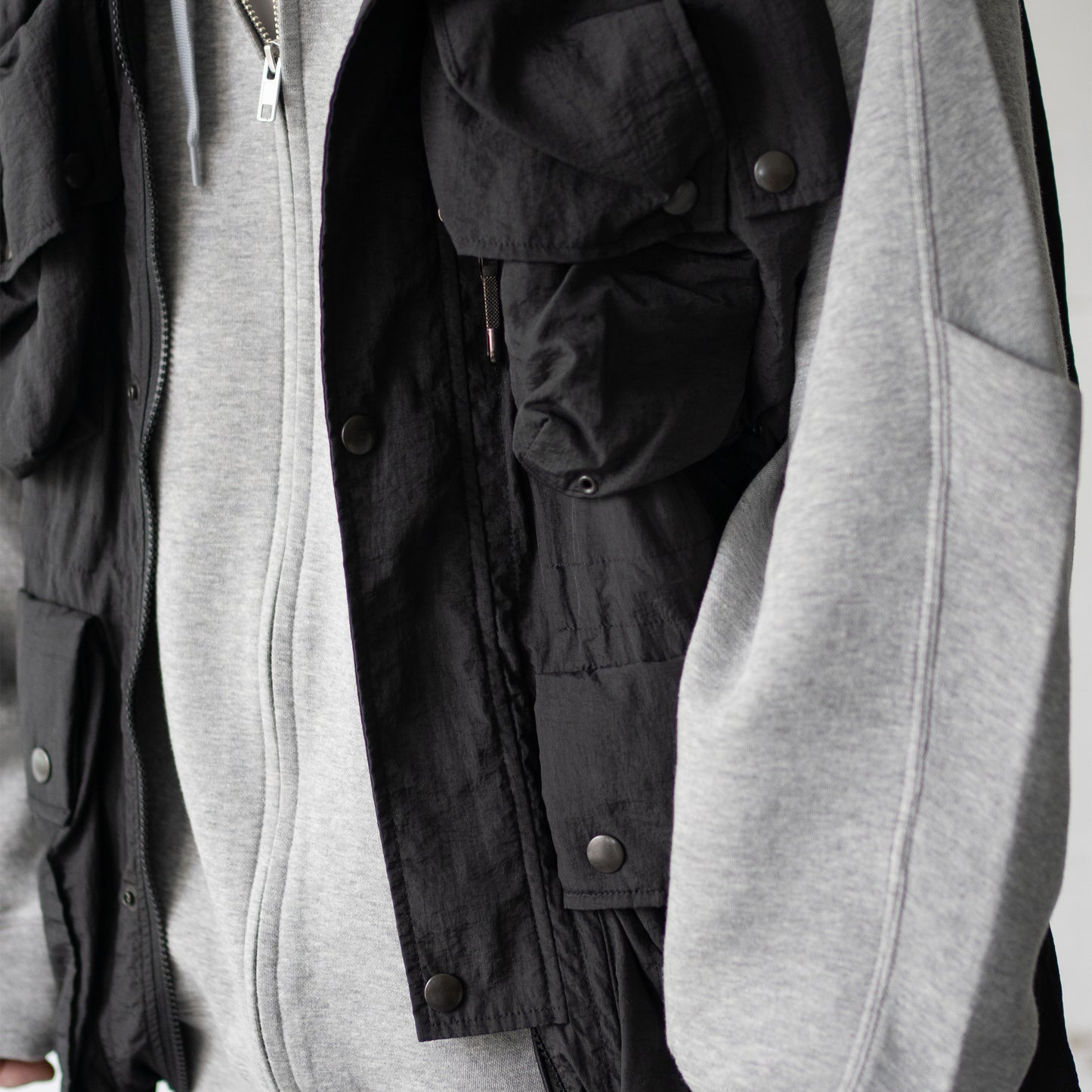 YOKE/ NYLON MULTI POCKETS DETACHABLE UTILITY BLOUSON "BLACK"