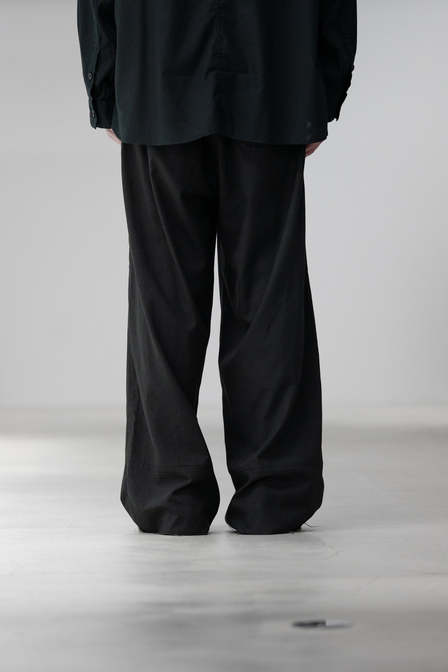 ANCELLM / L/C TUCK EASY PANTS "BLACK"