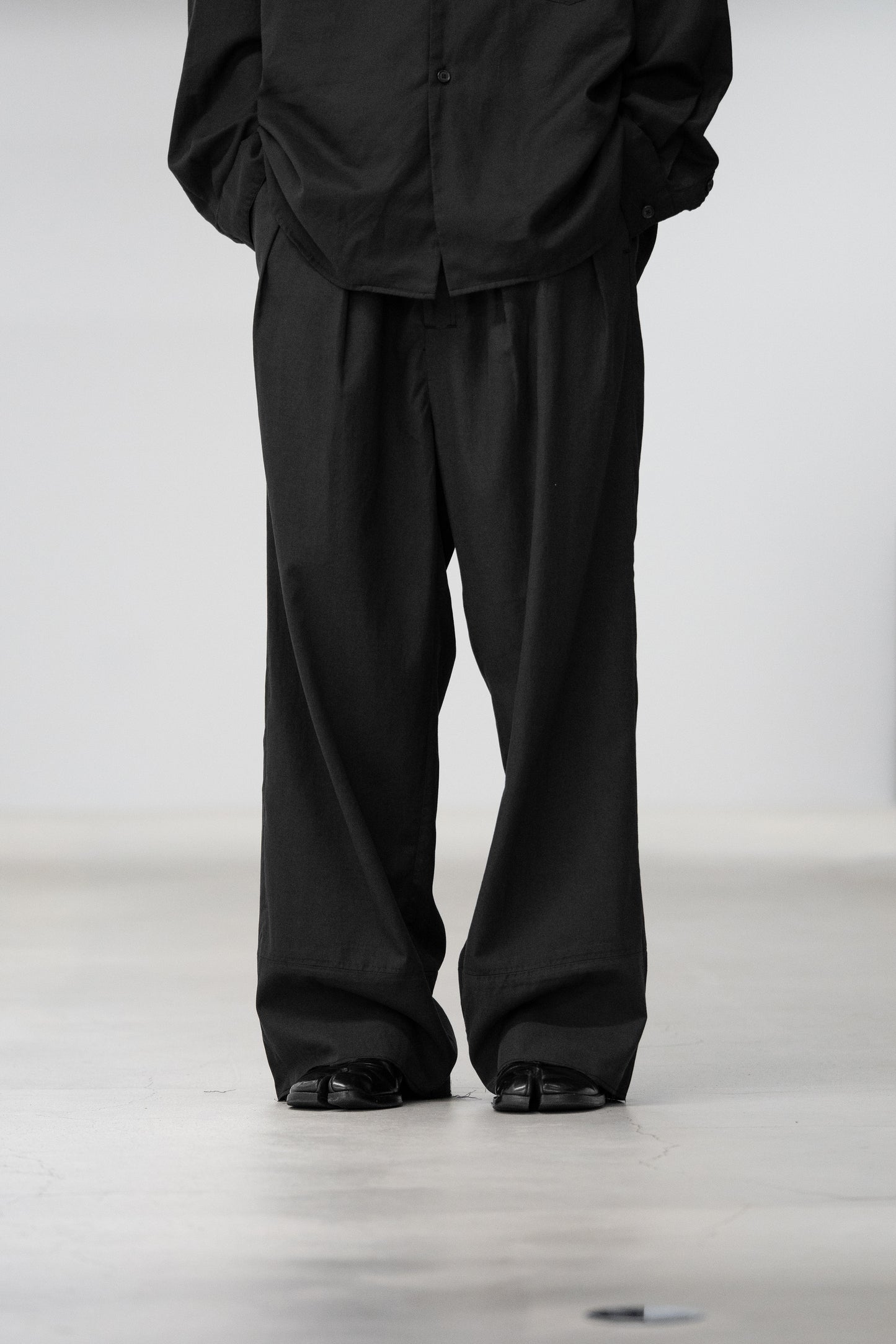 ANCELLM / L/C TUCK EASY PANTS "BLACK"