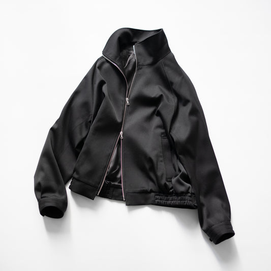 ssstein/ W/SI SATIN ZIP UP SHORT JACKET "BLACK"