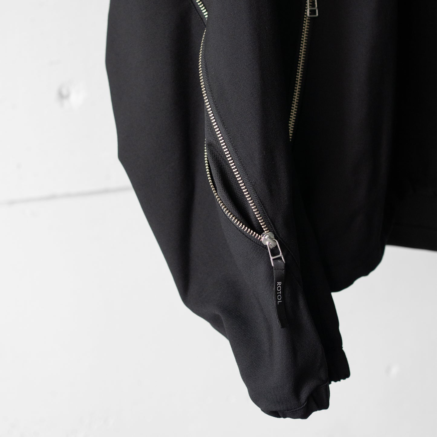 ROTOL/ HALF ZIP PULLOVER "BLACK"